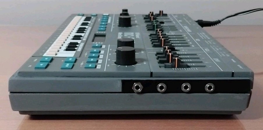 Roland MC-202 (68381)
