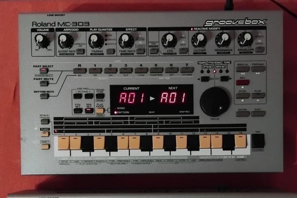 Roland mc 303