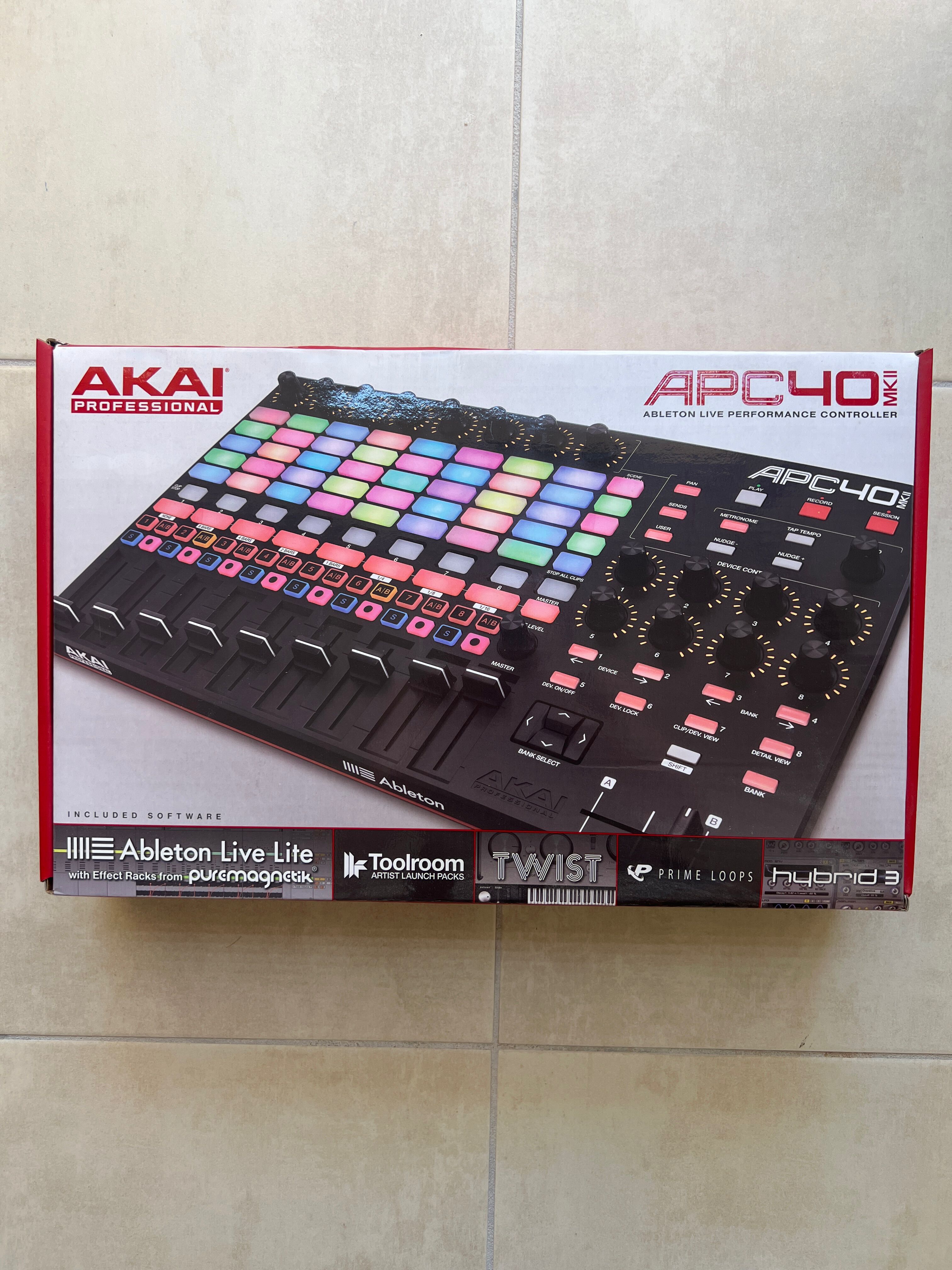 Akai Professional APC40 mkII comme neuf dans sa boite d'origine