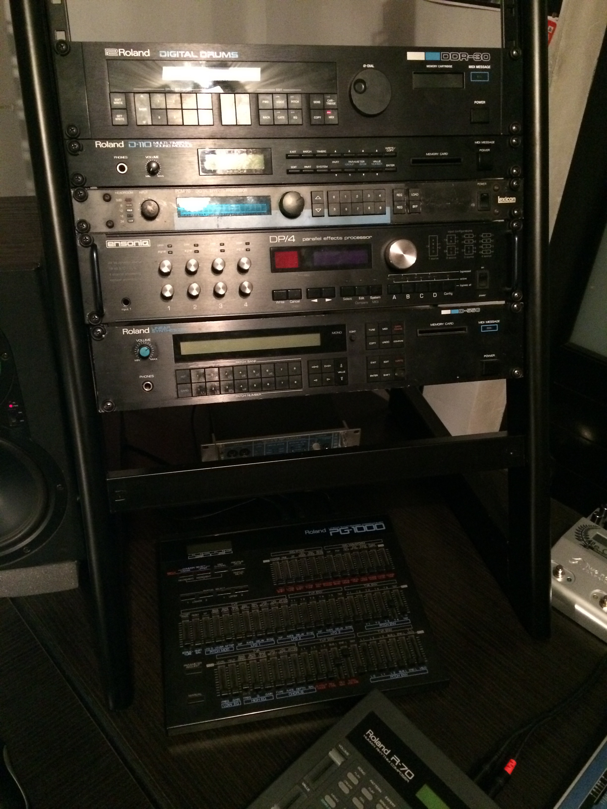 Roland D550
