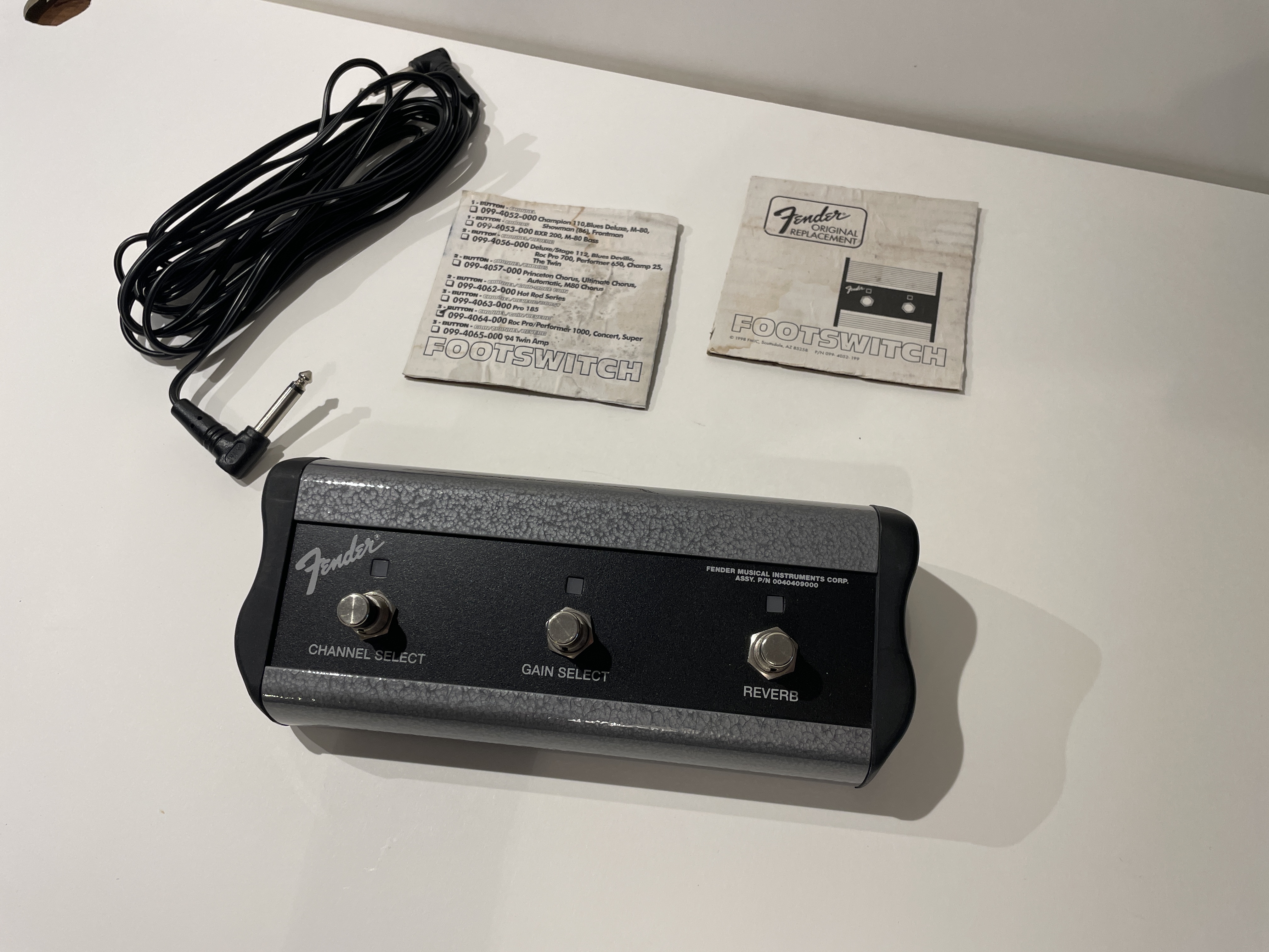Vends Footswitch Fender trois boutons Channel select, Gain select, Reverb.