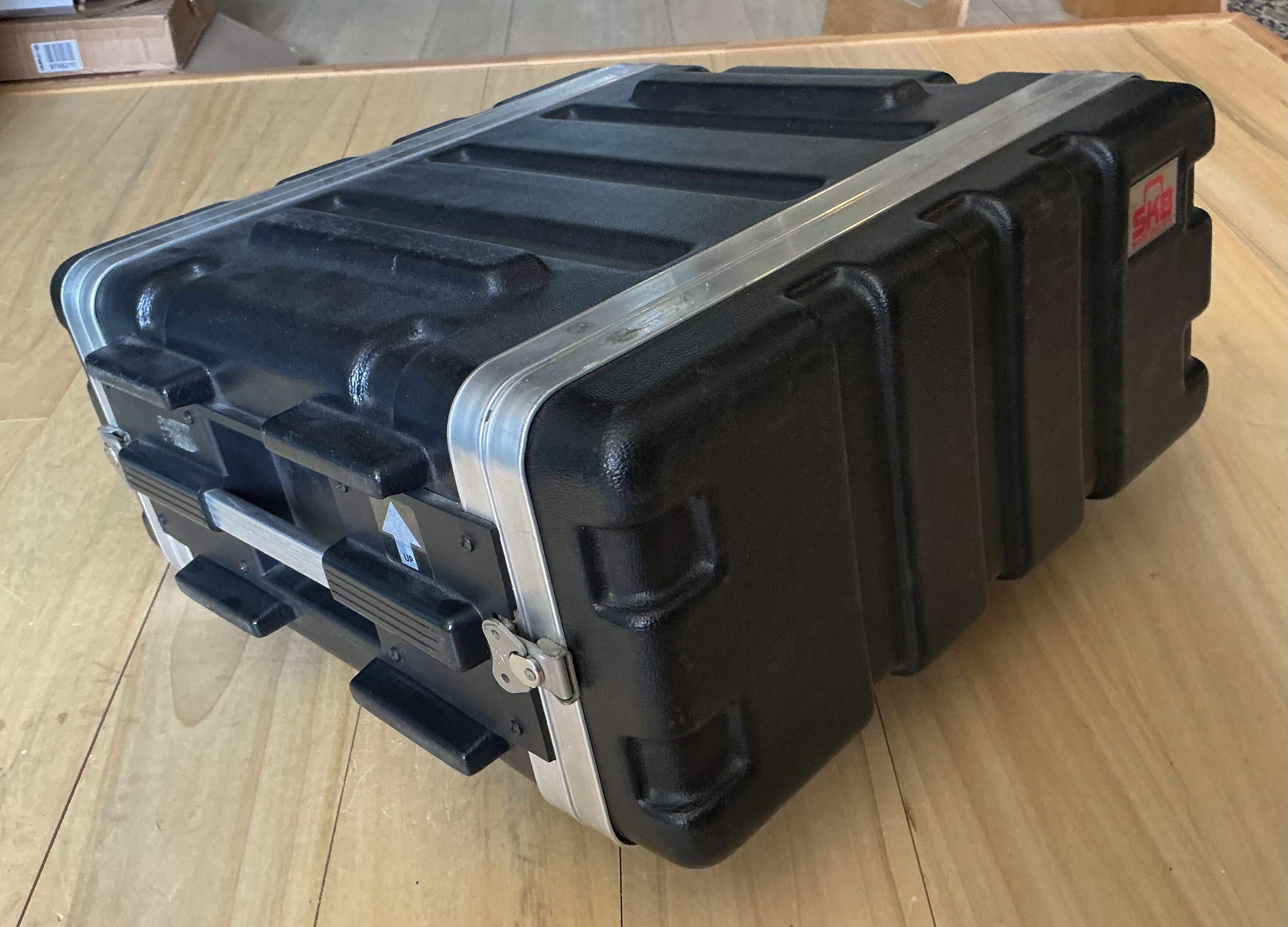 SKB Rack Case 4U -  Baie rack 4U  en très bonne état