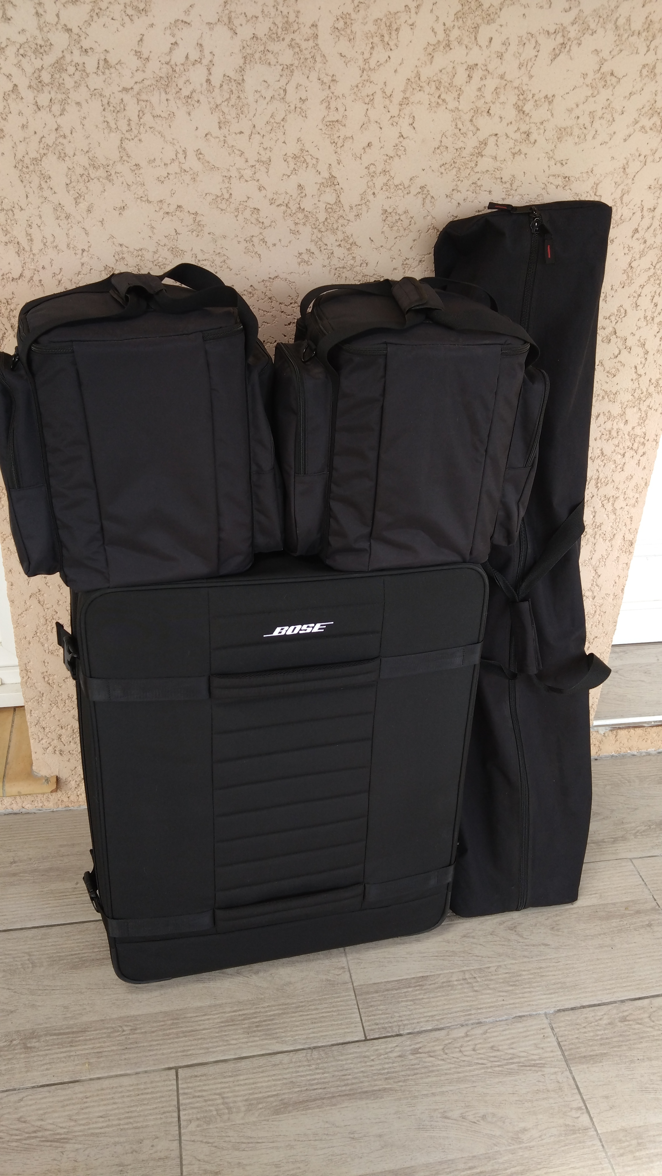 Ensemble BOSE 2 x S1 PRO PLUS - 1 x SUB 2 - 2 x pieds - 1 x valise - 2 x housses et 2 x pieds
