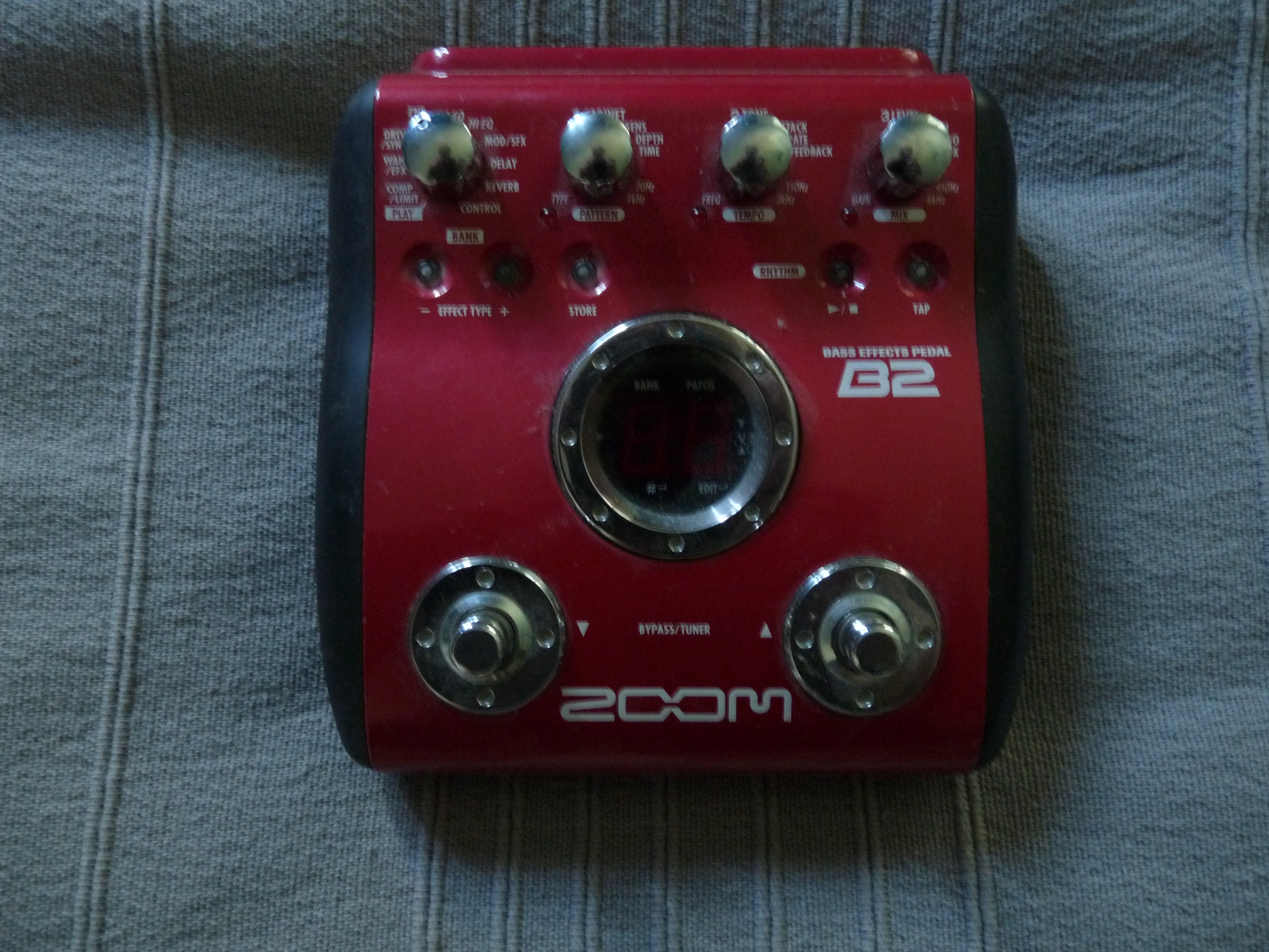 Vends multi effets basse Zoom B2