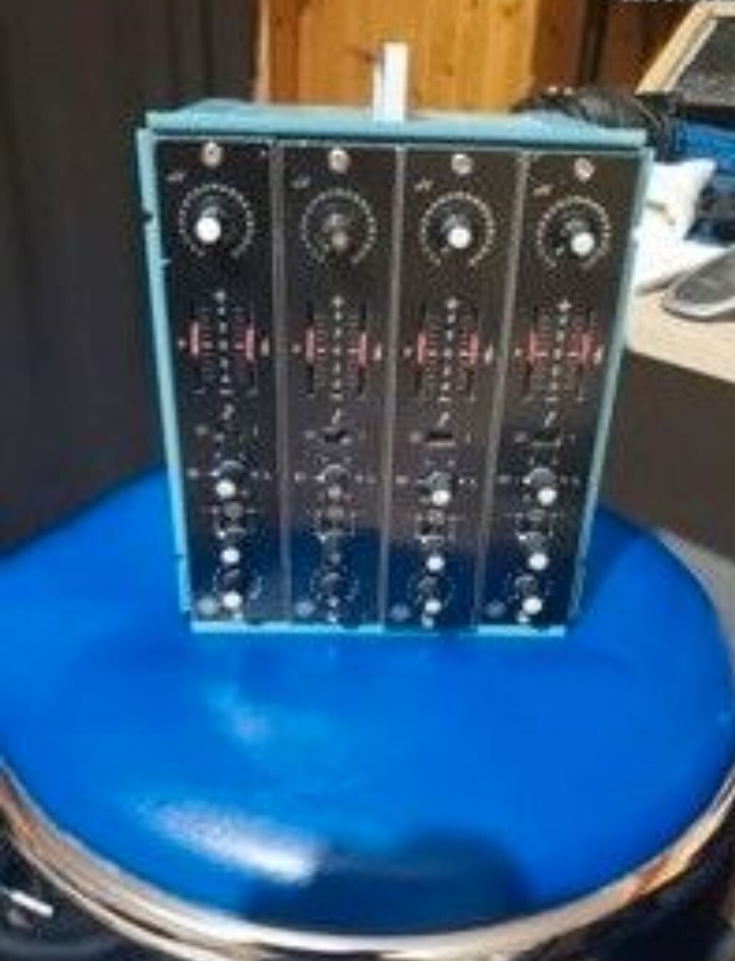 4 preamps telefunken + lunchbox