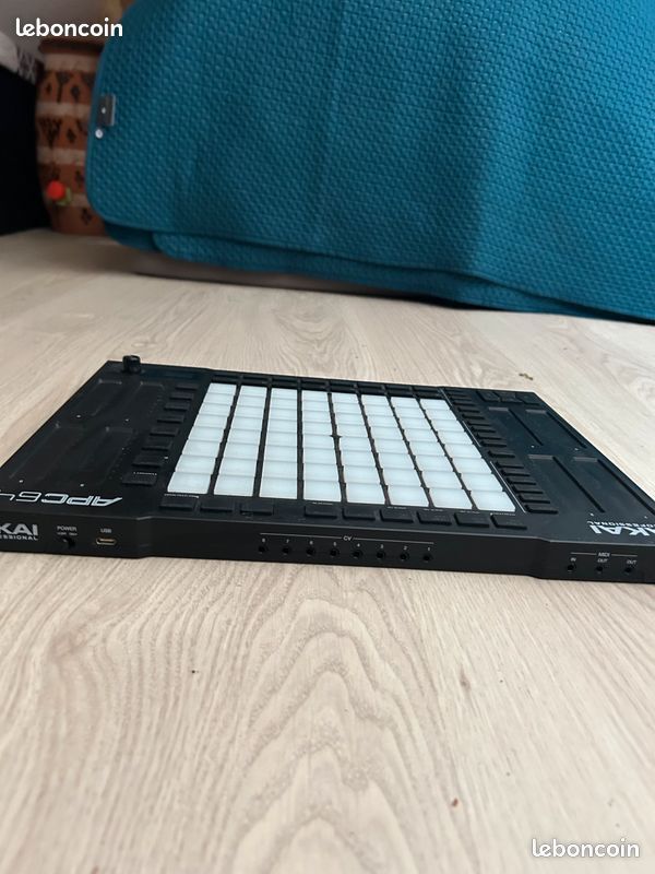 APC64 – contrôleur MIDI / DAW Ableton – excellent état