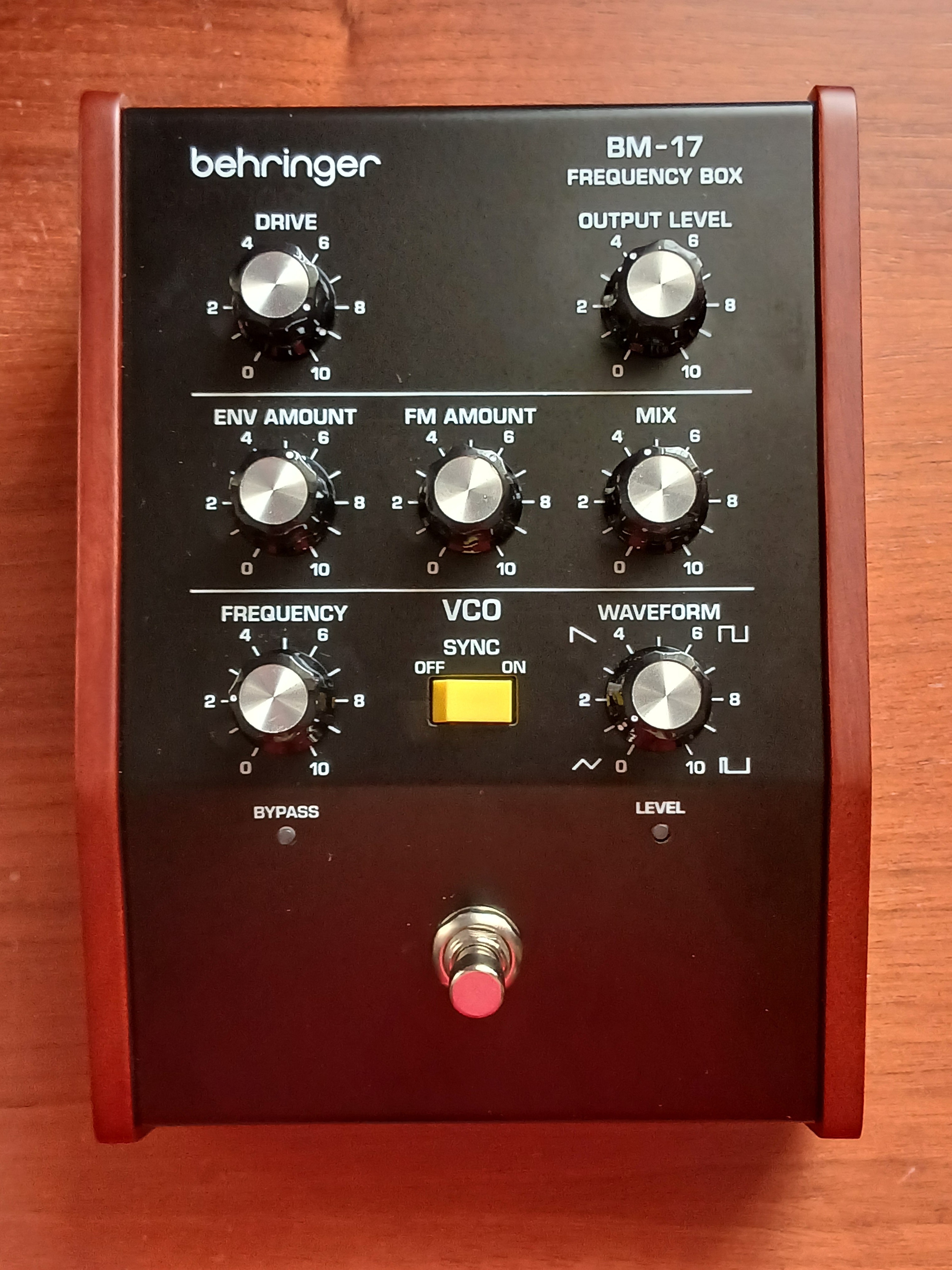 Behringer BM-17 Frequency Box