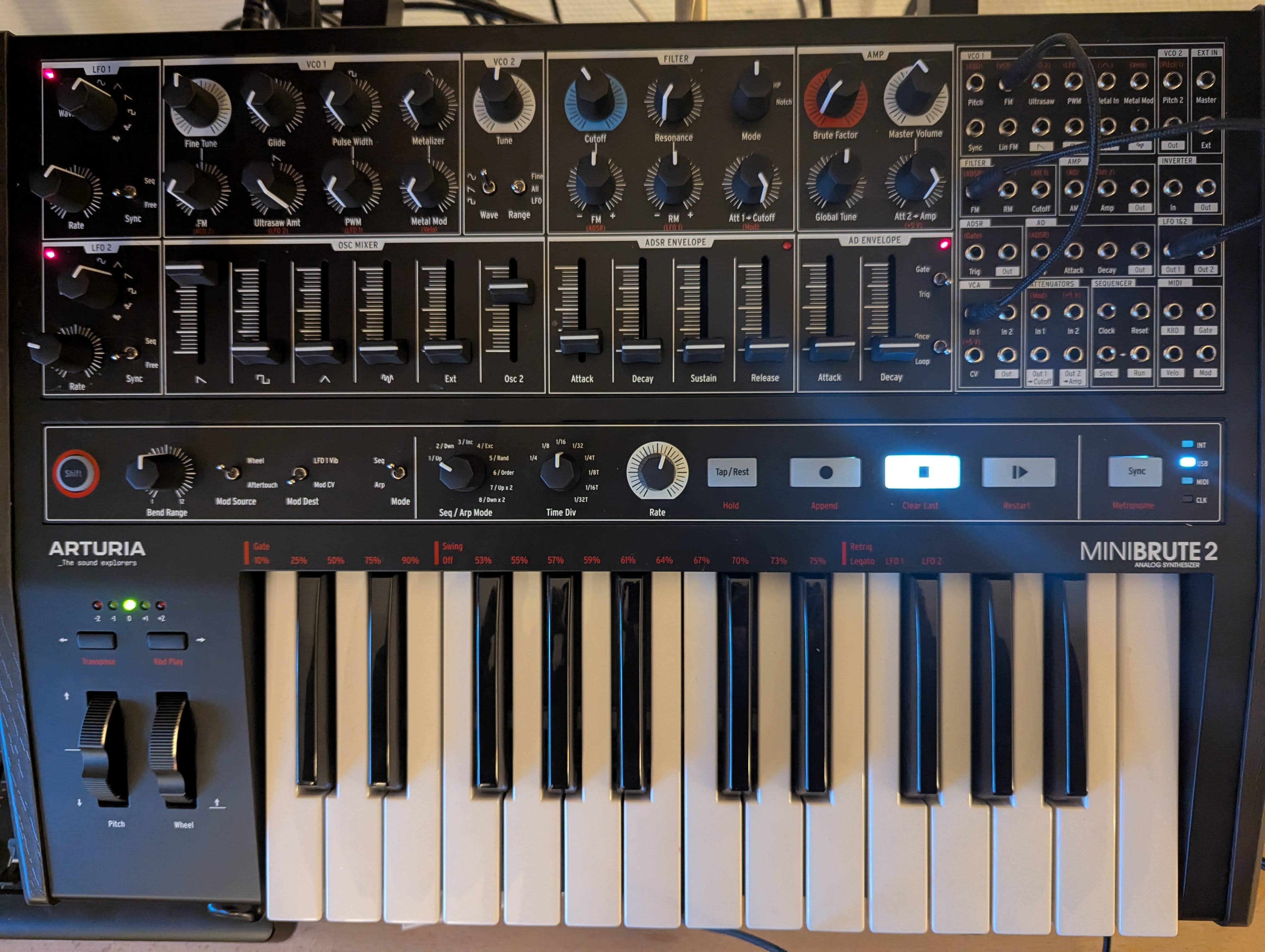 Vends Arturia Minibrute 2