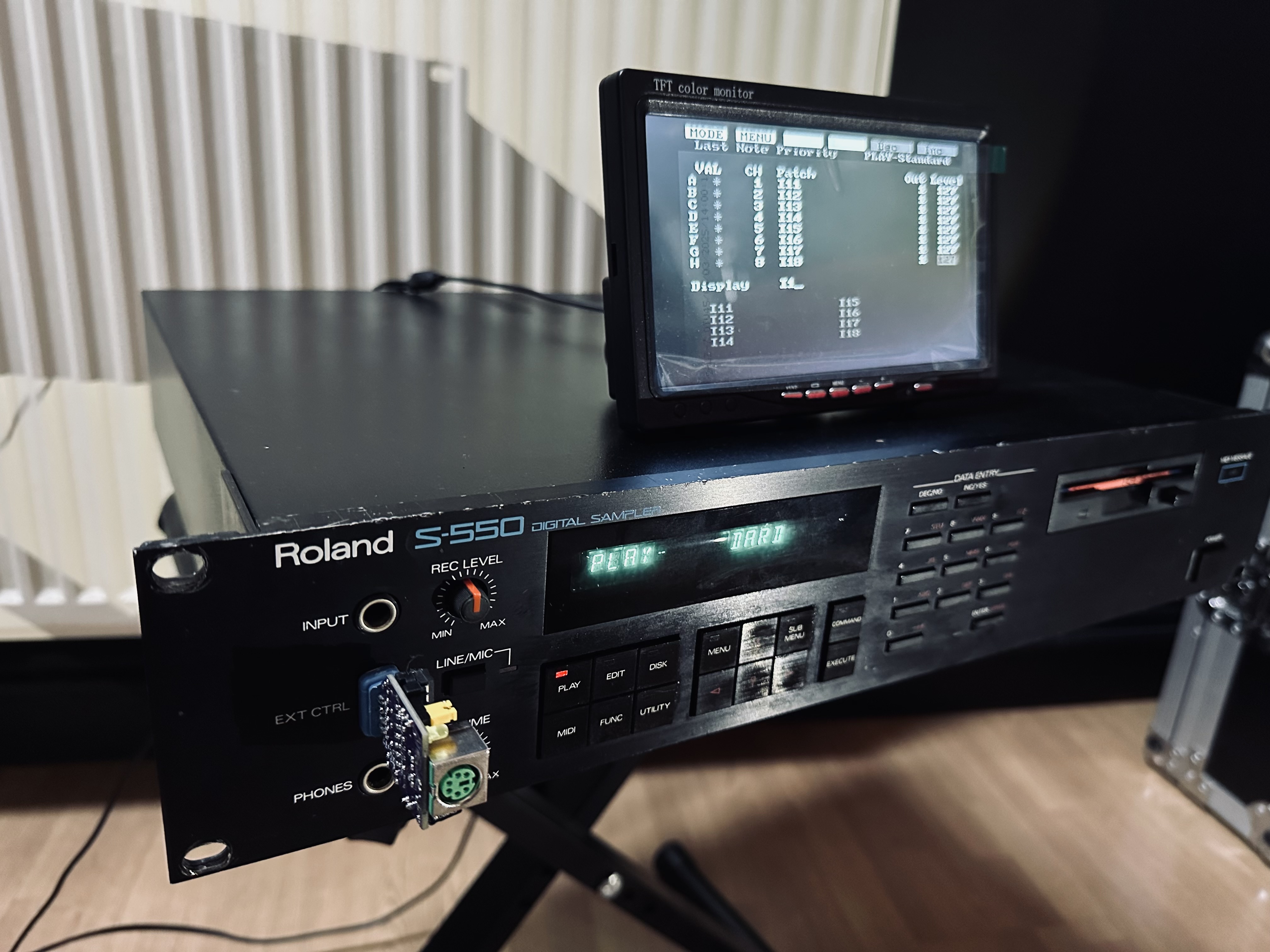 Roland S-550 (15673)