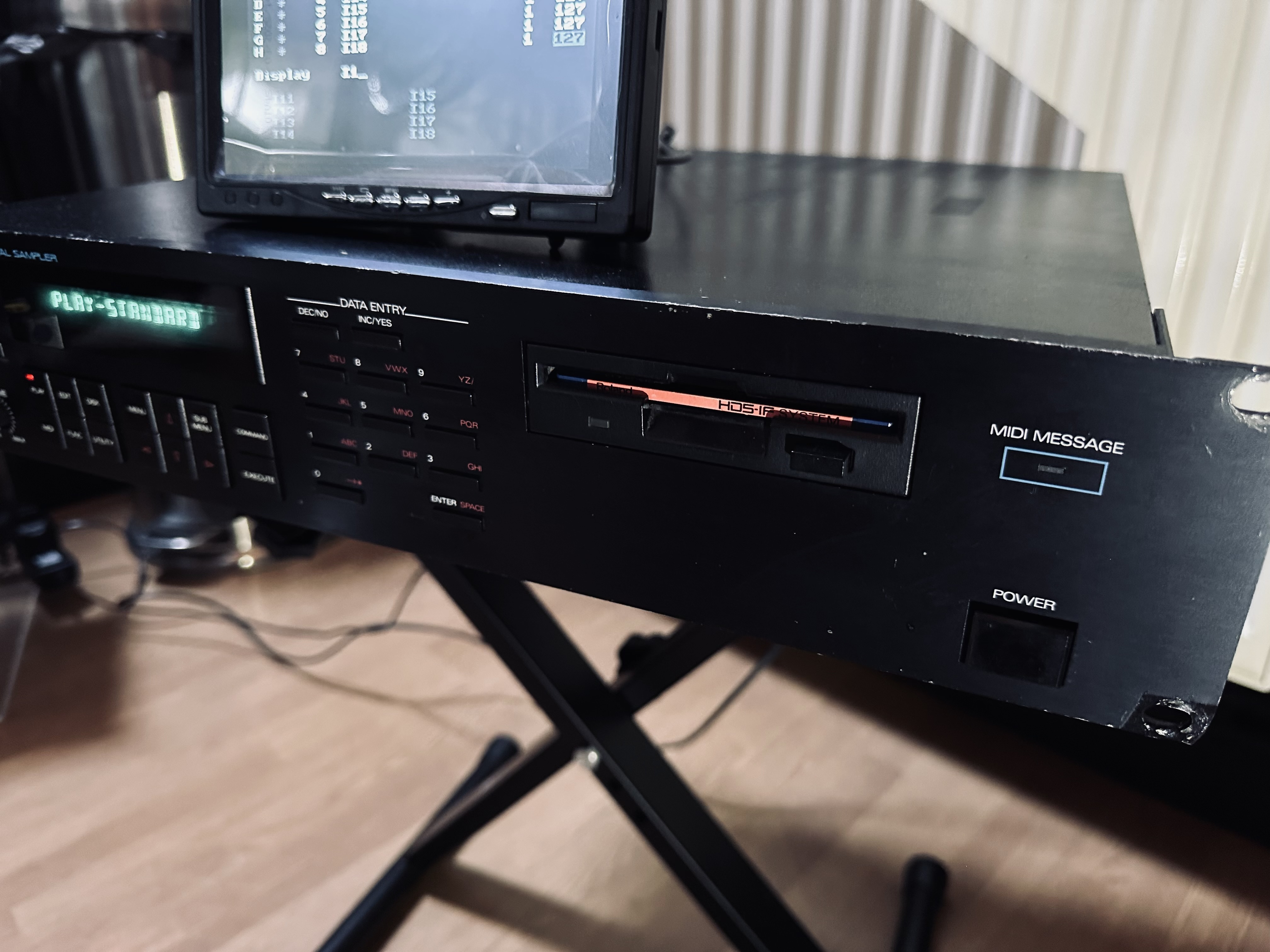 Roland S-550 (26607)