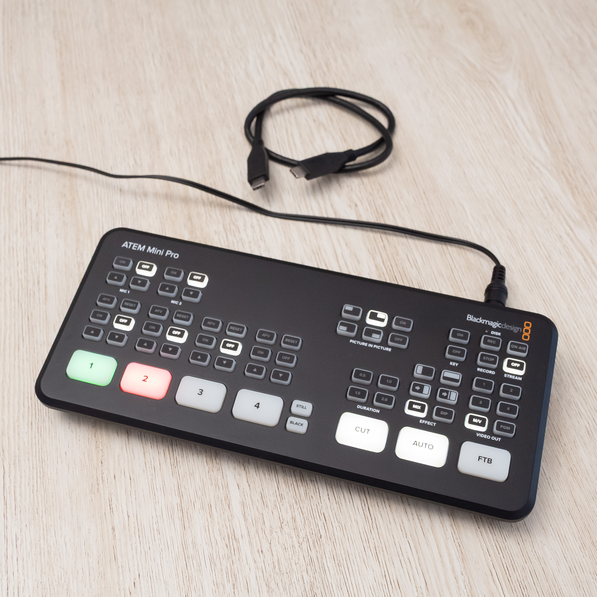 Blackmagic Design ATEM Mini Pro (40727)