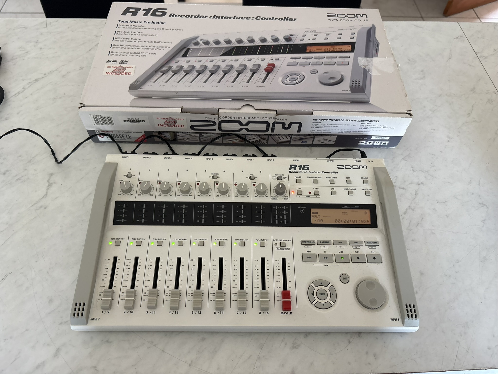 zoom R16