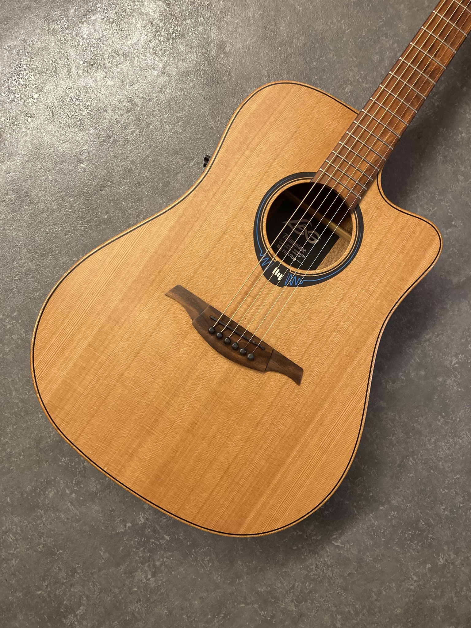 Lâg Tramontane HyVibe THV10DCE (92304)