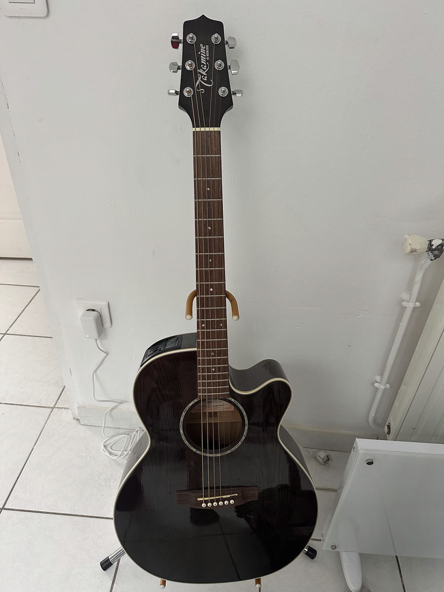 Vends Takamine EG260C BL électro-acoustique noire pan coupé