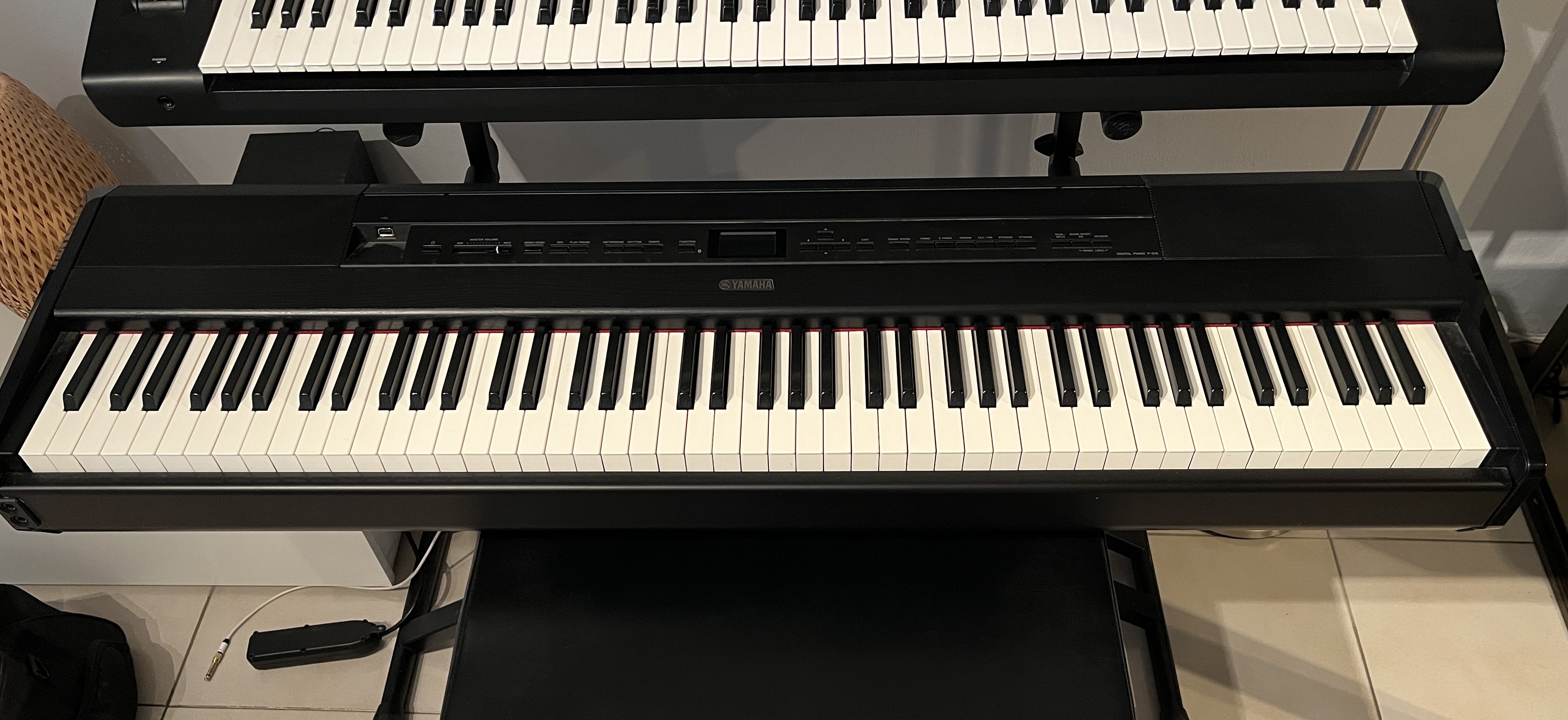 YAMAHA P 515 B (état neuf dans sa housse)