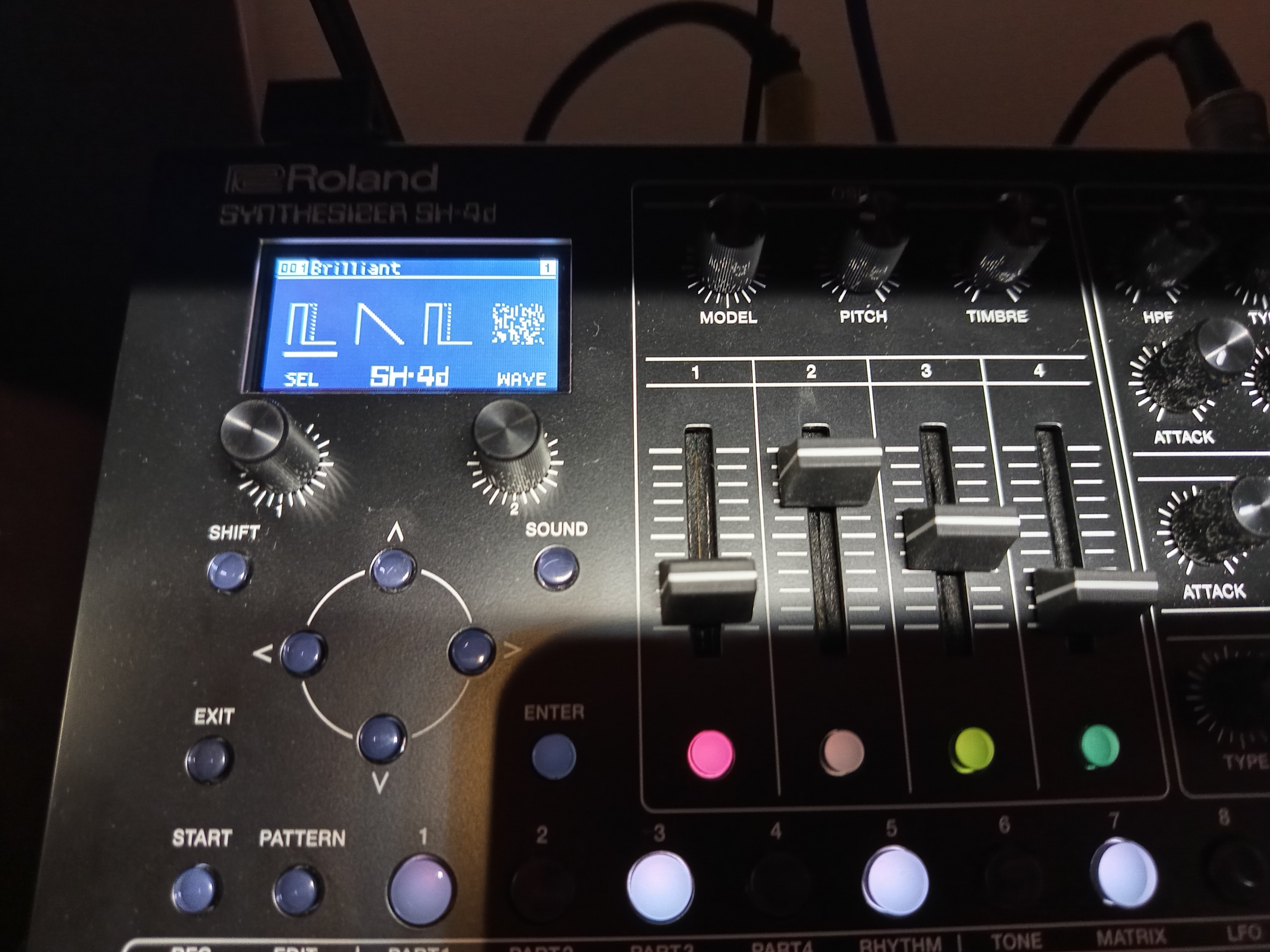 Vends Roland SH4D