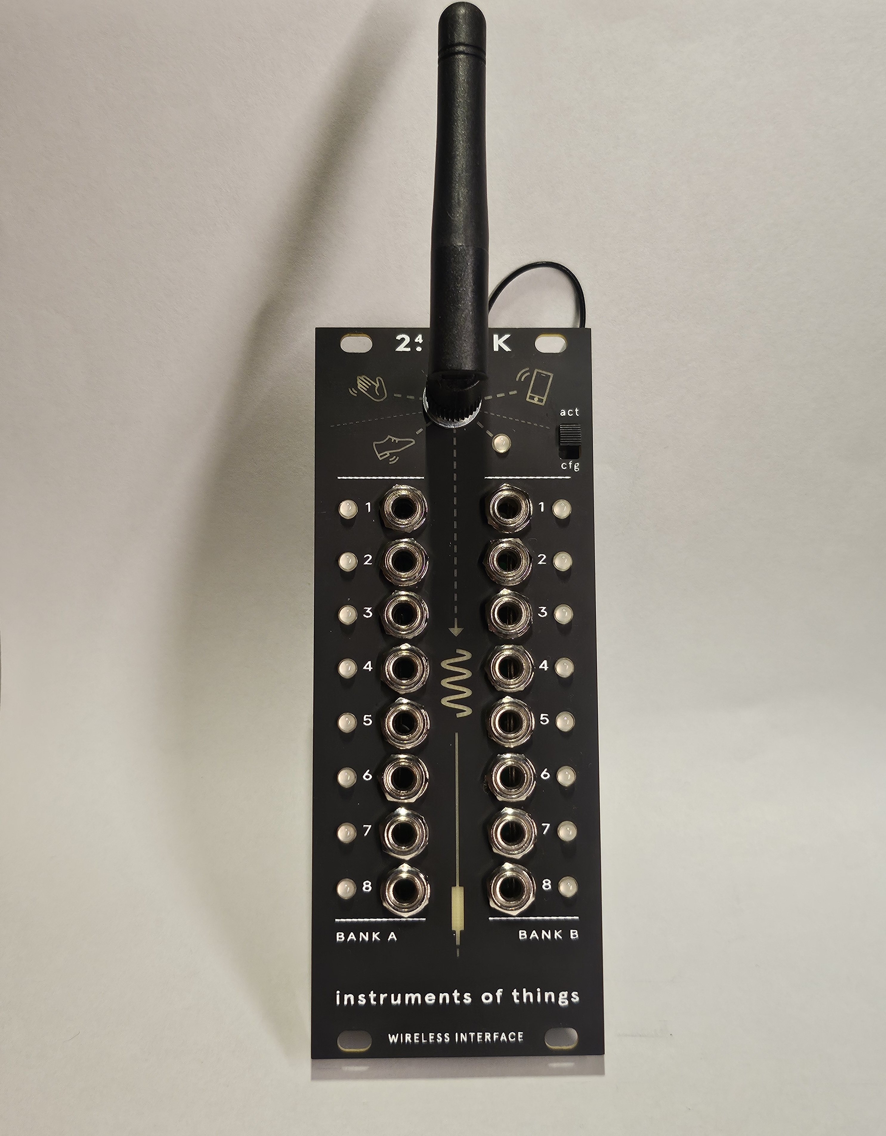 Module Eurorack Instruments of Things 2.4SINK – Interface CV/Gate Sans Fil + 2 capteurs