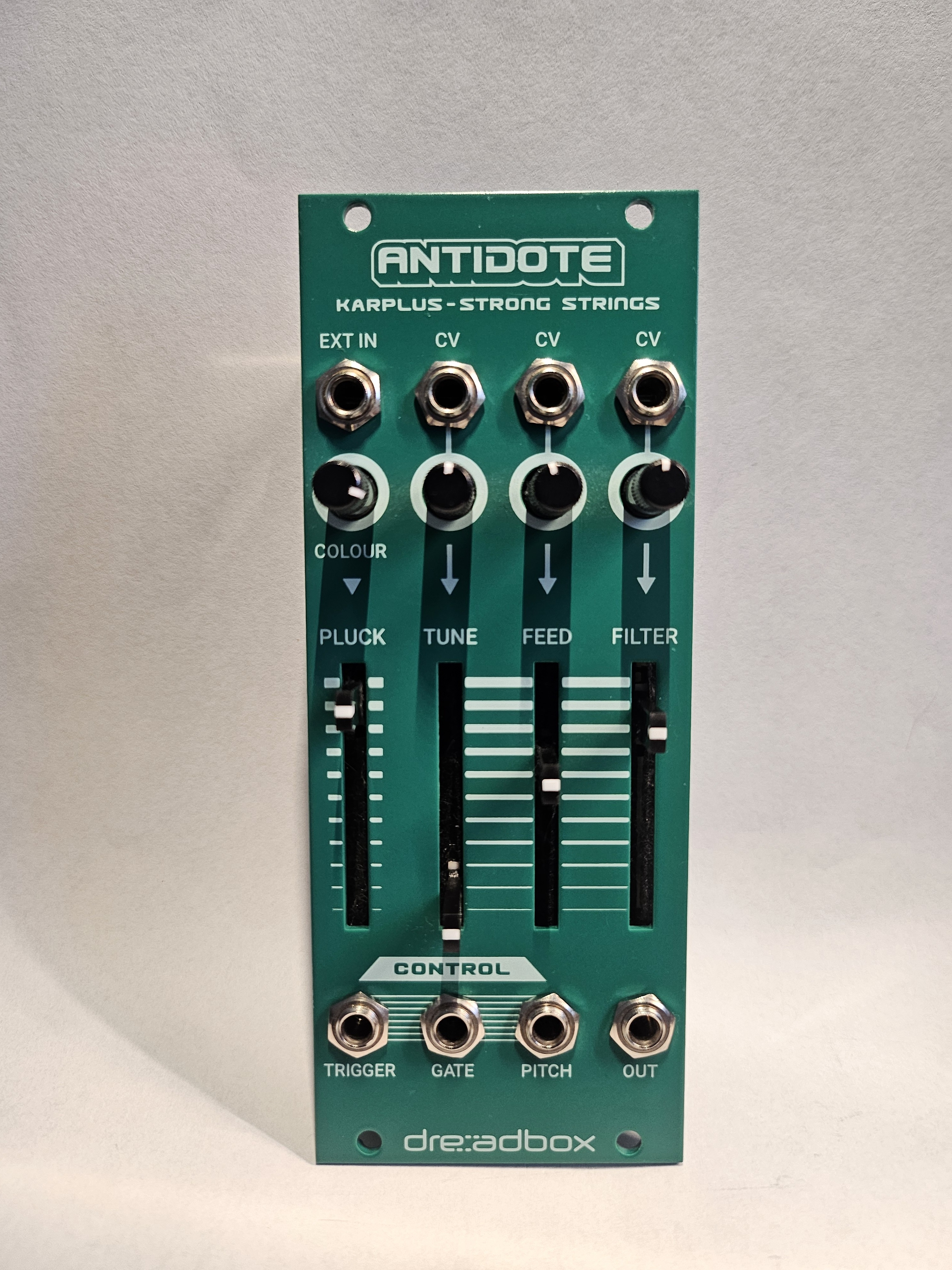 Module Eurorack Dreadbox Antidote – Synthèse Karplus-Strong & Effets BBD (10 HP)