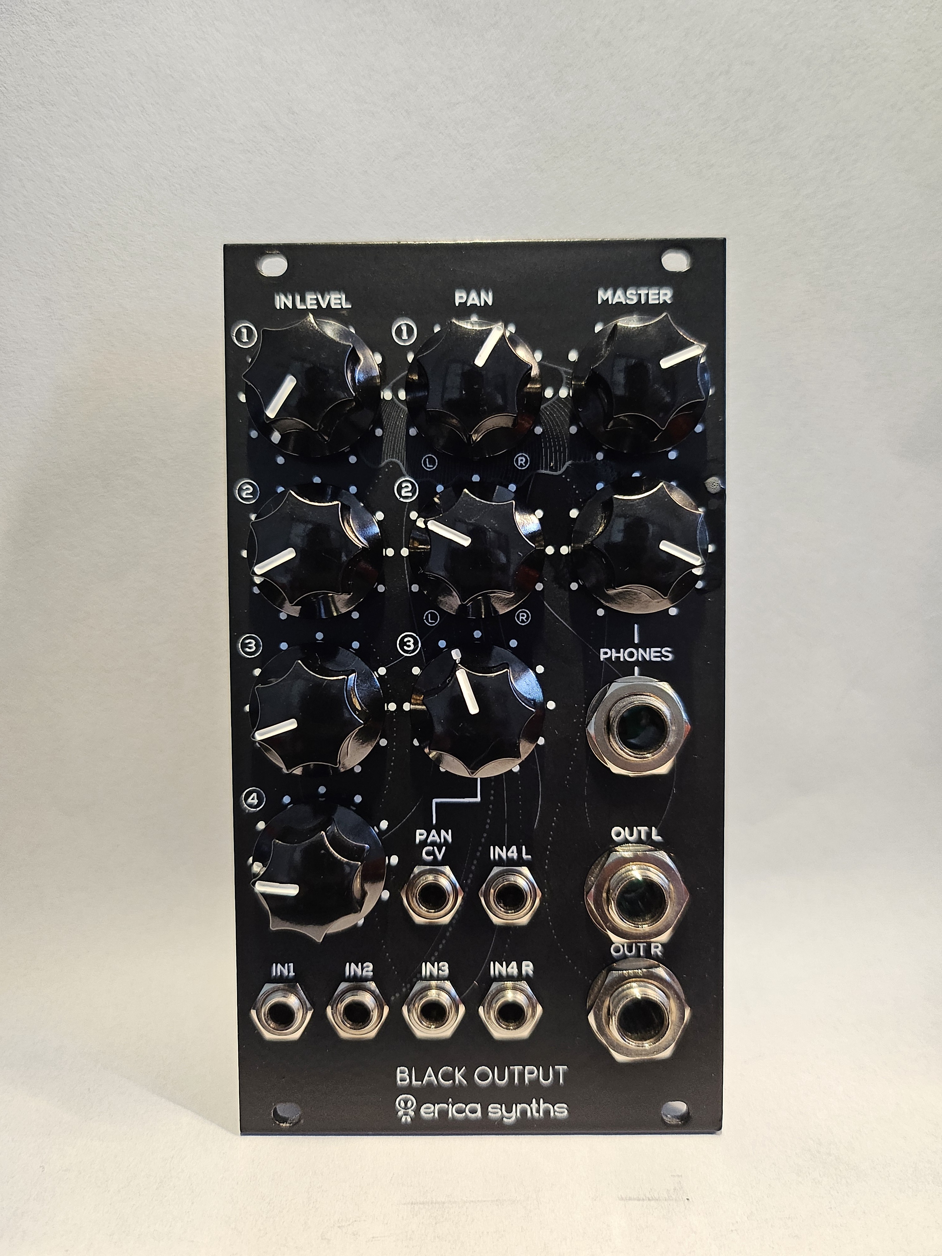 Module Eurorack Erica Synths Black Output v2 – Sortie Master Haute Fidélité & Monitoring (10 HP)
