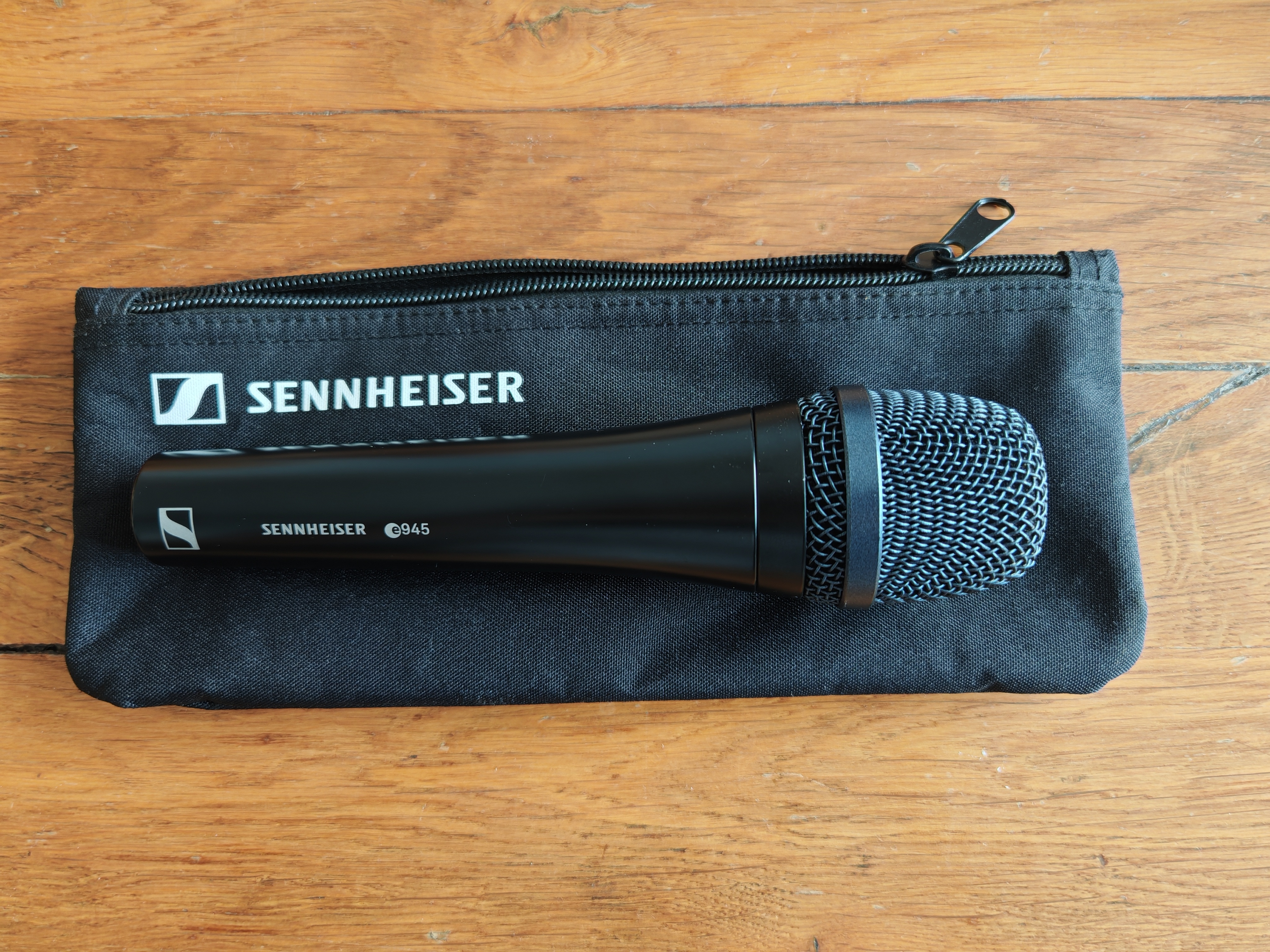 Vends Sennheiser e945 + pochette + support bureau + câbles