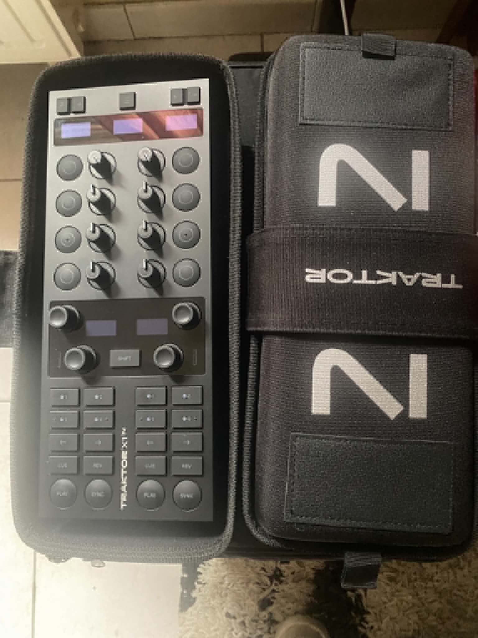 Traktor X1 mk3 + Modular Bag (Parfait état)