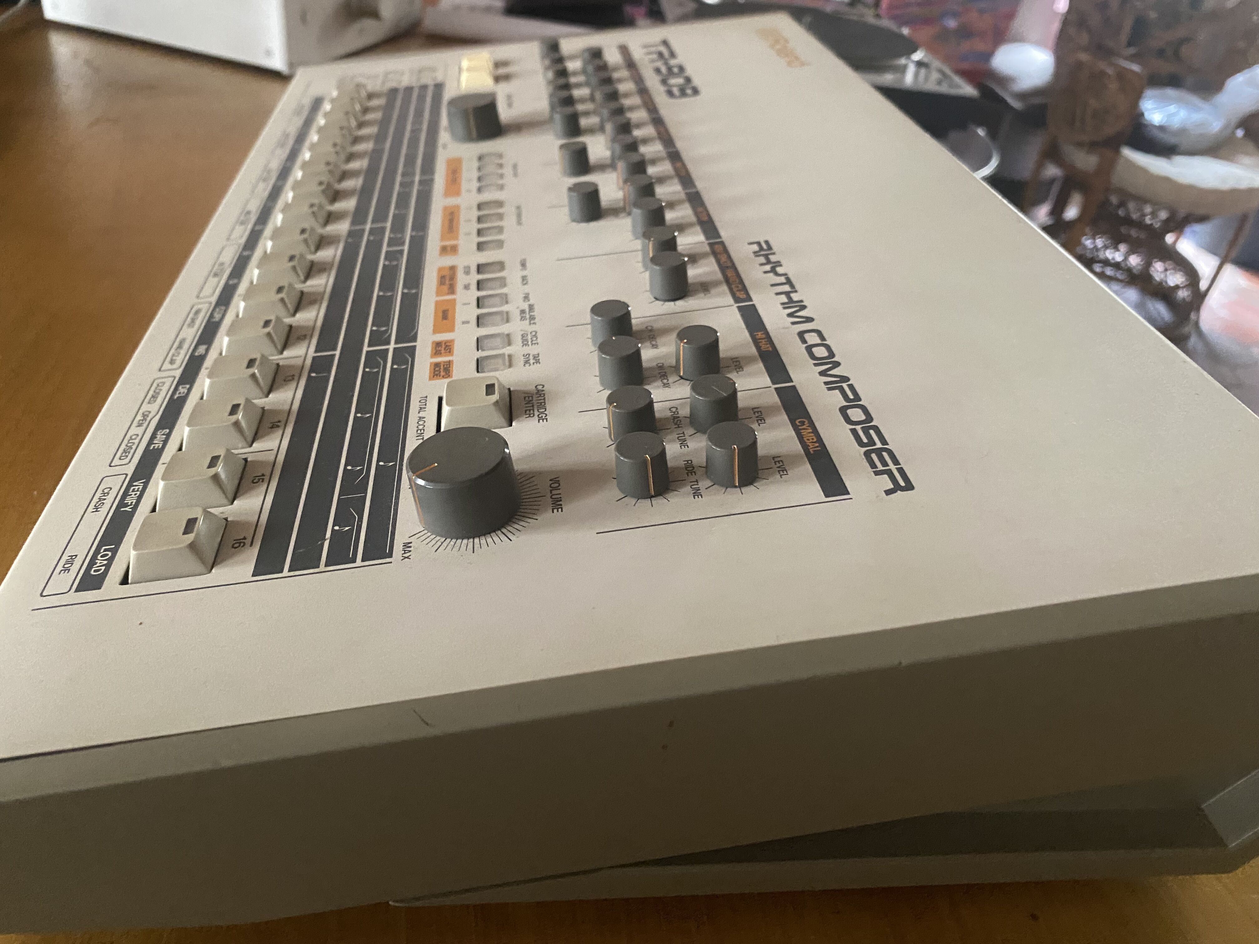 Roland TR-909