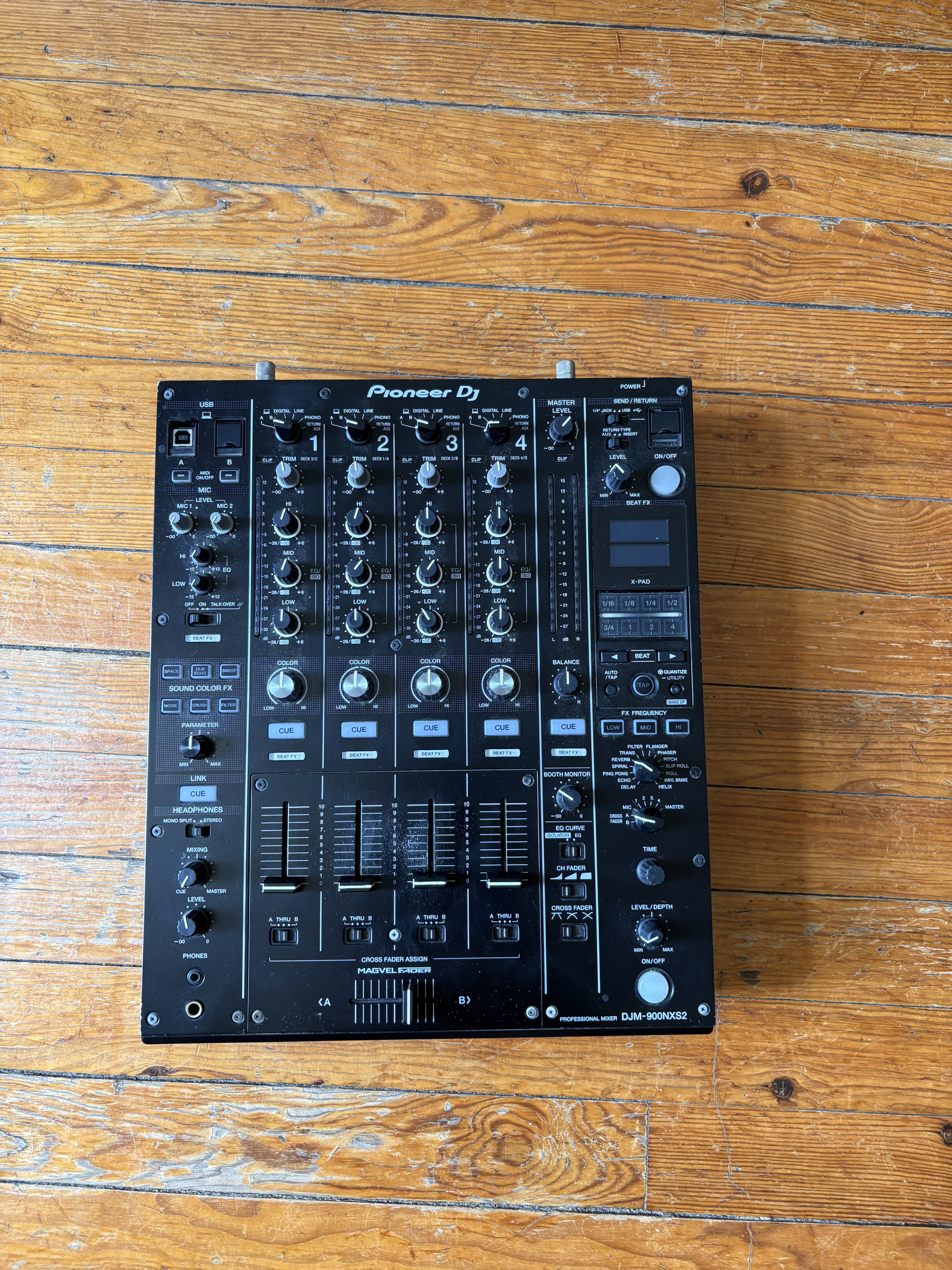 Vend 1 table de mixage Pioneer DJM-900  Nexus 2 + 1 flighcase + 1 Decksaver