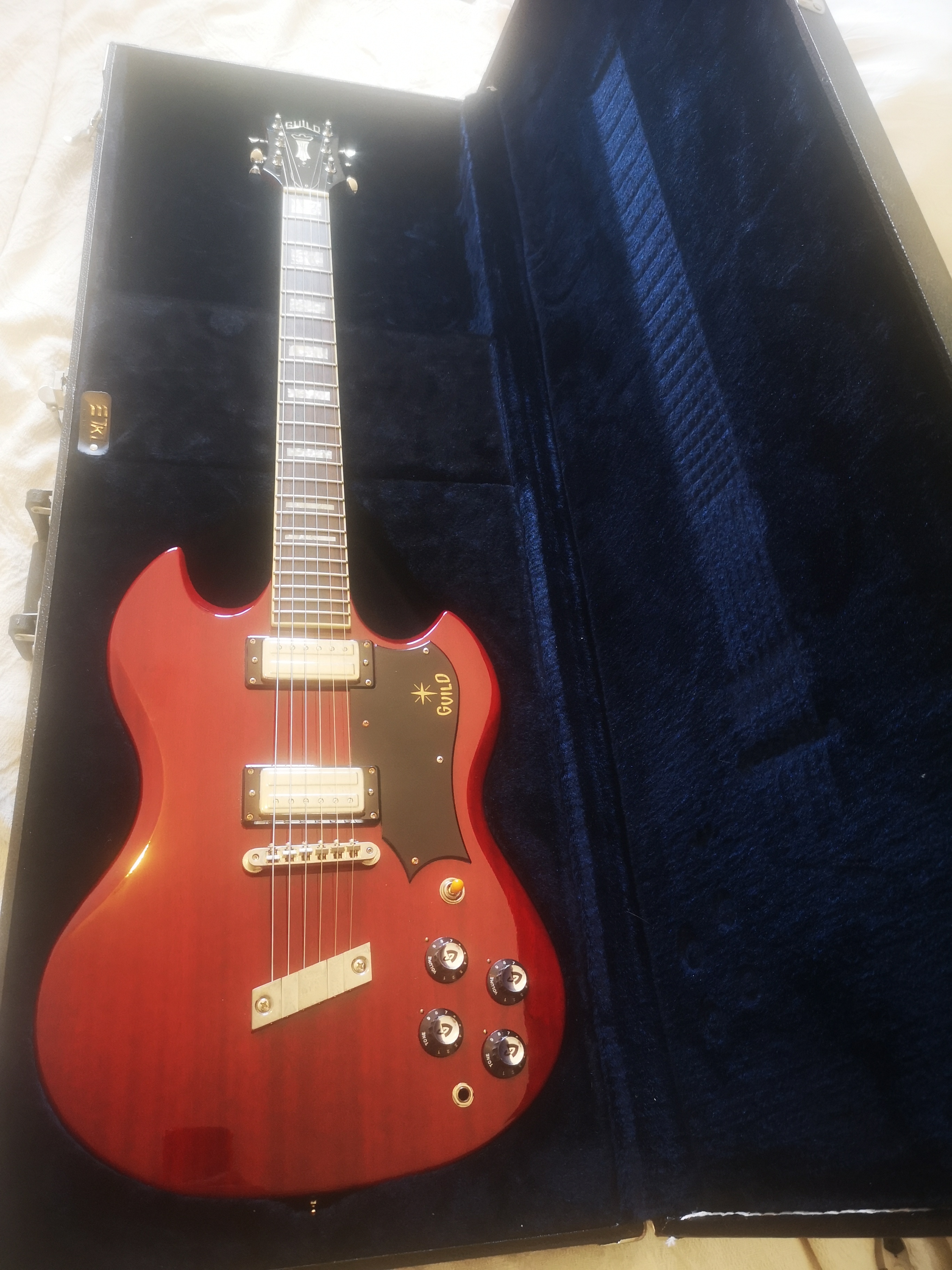 Guild Newark St S-100 Polara (Corée 2013) – État quasi neuf + flight case d’origine & accessoires