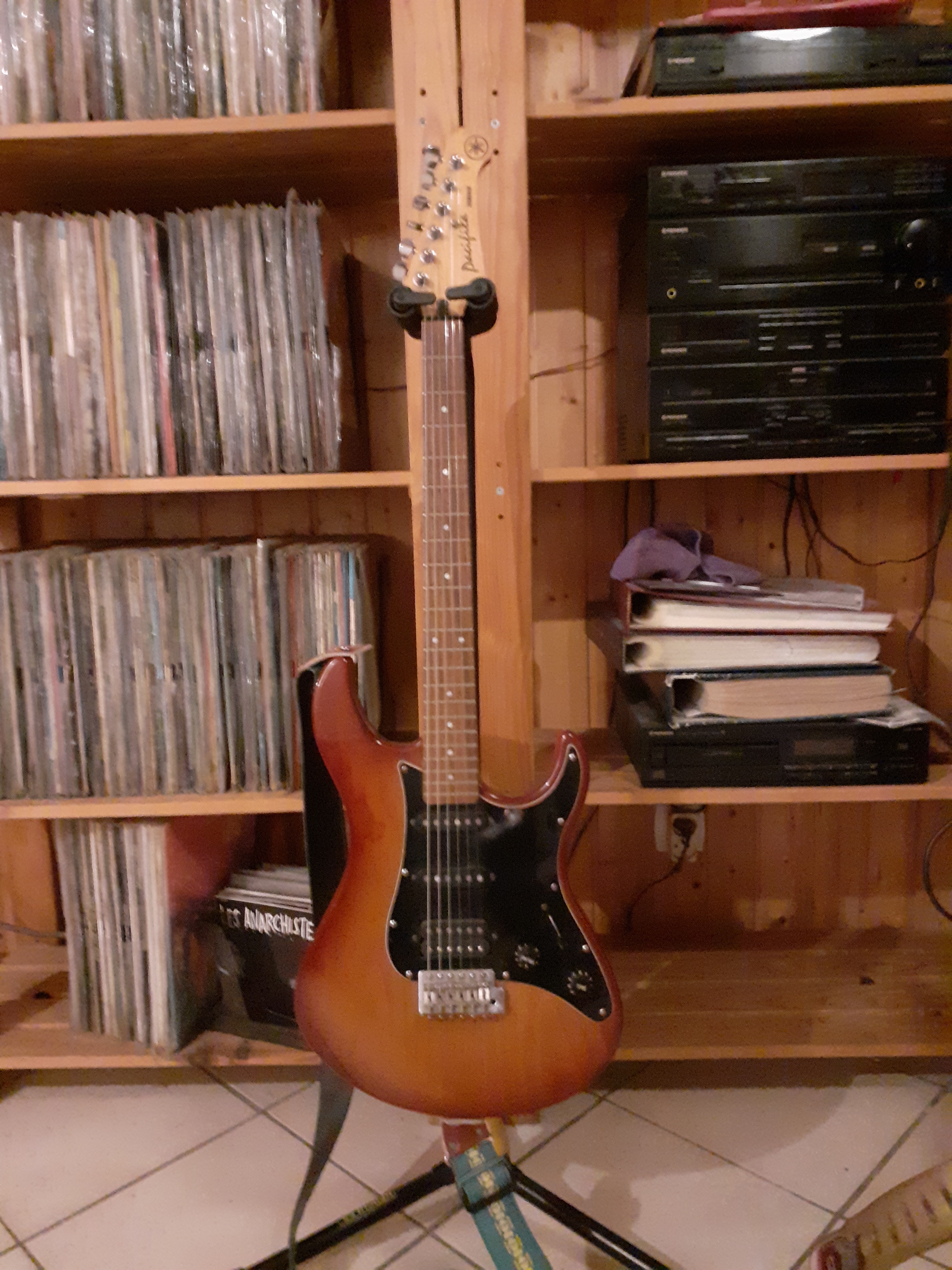 Vends guitare électrique Yamaha Pacifica PAC 312 II