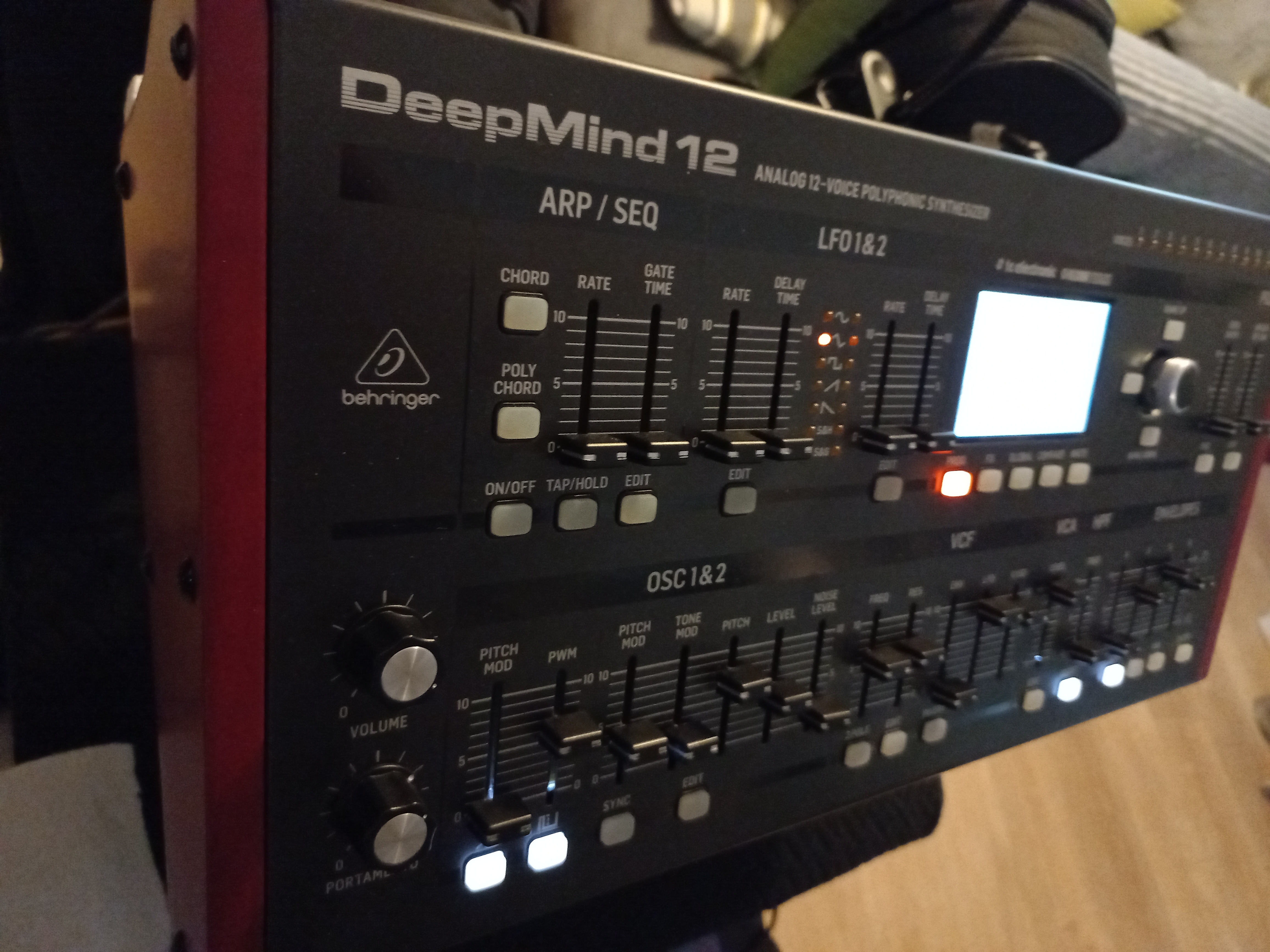 Vends BEHRINGER DEEPMIND 12D + HOUSSE THOMANN