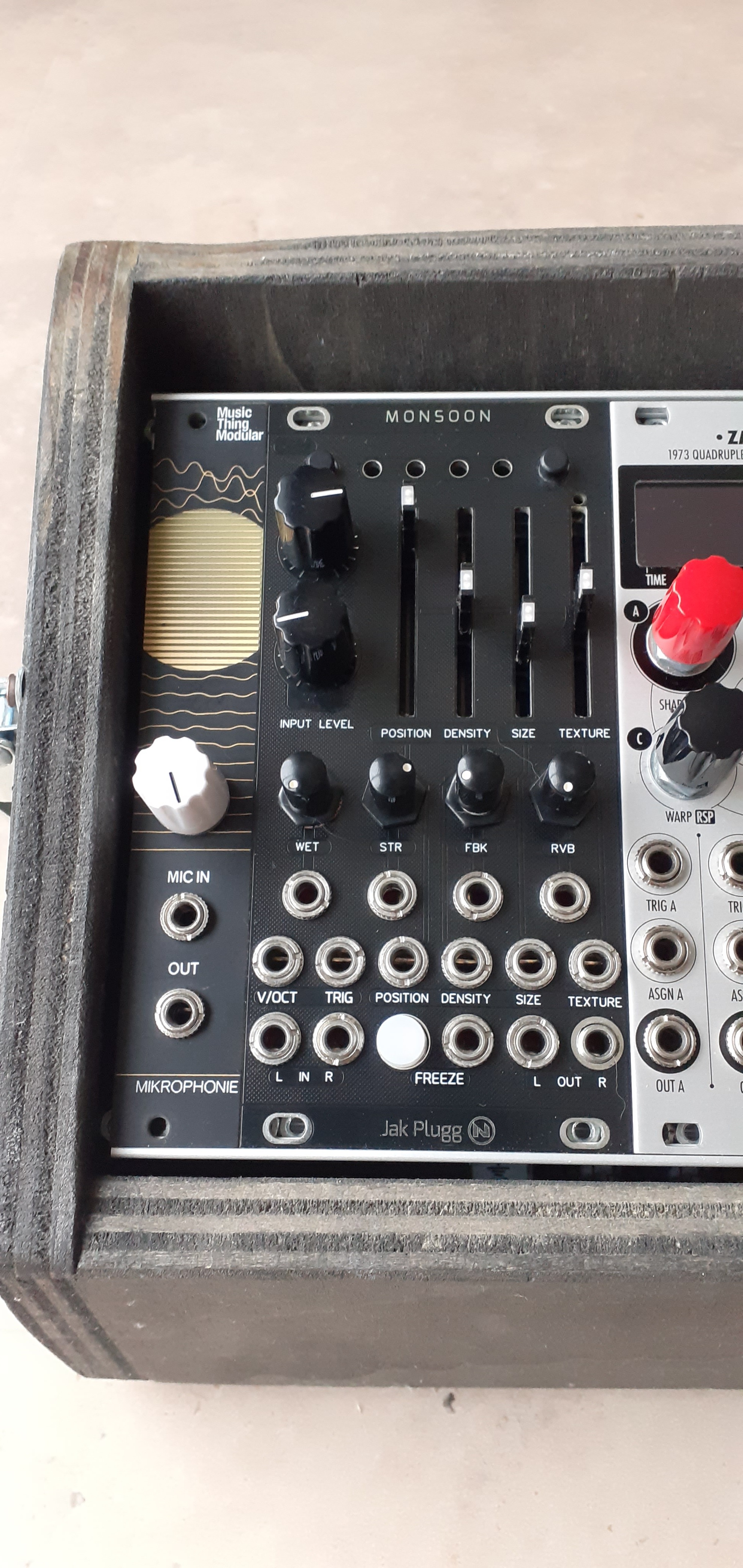 Vends Monsoon Jak Plugg (clone Mutable Instruments Clouds)