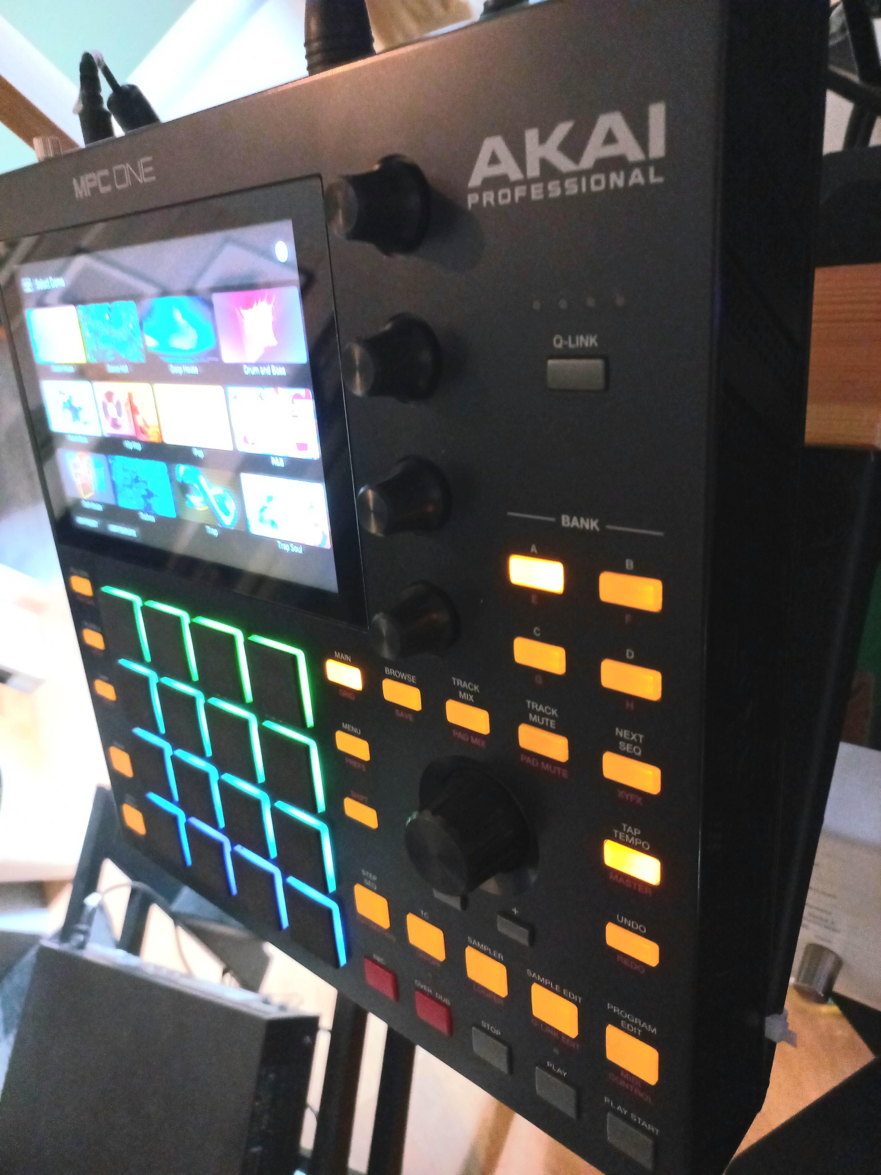 Vends AKAI MPC ONE + CARTE SD 128go
