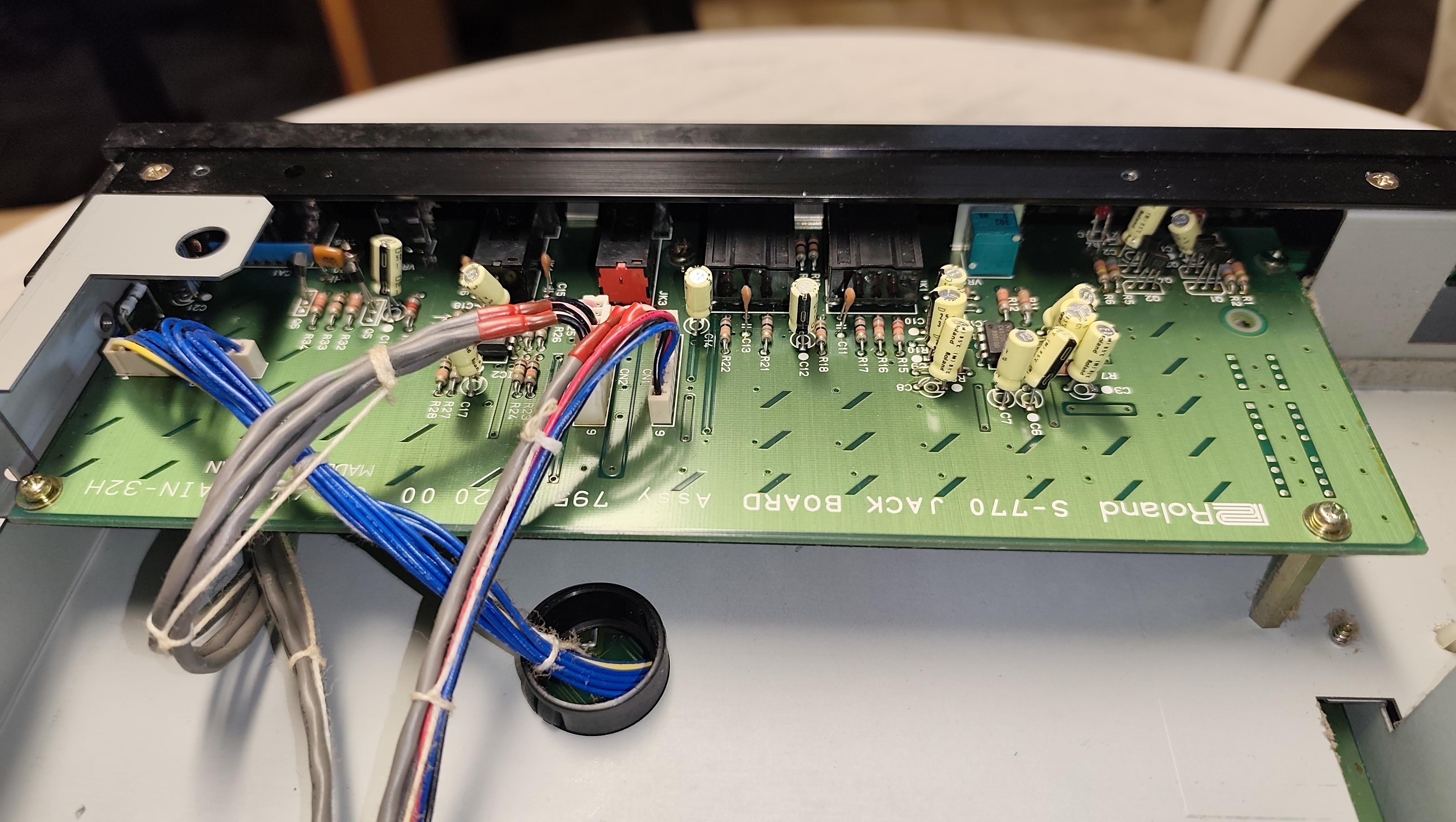 Roland S-770 (36218)