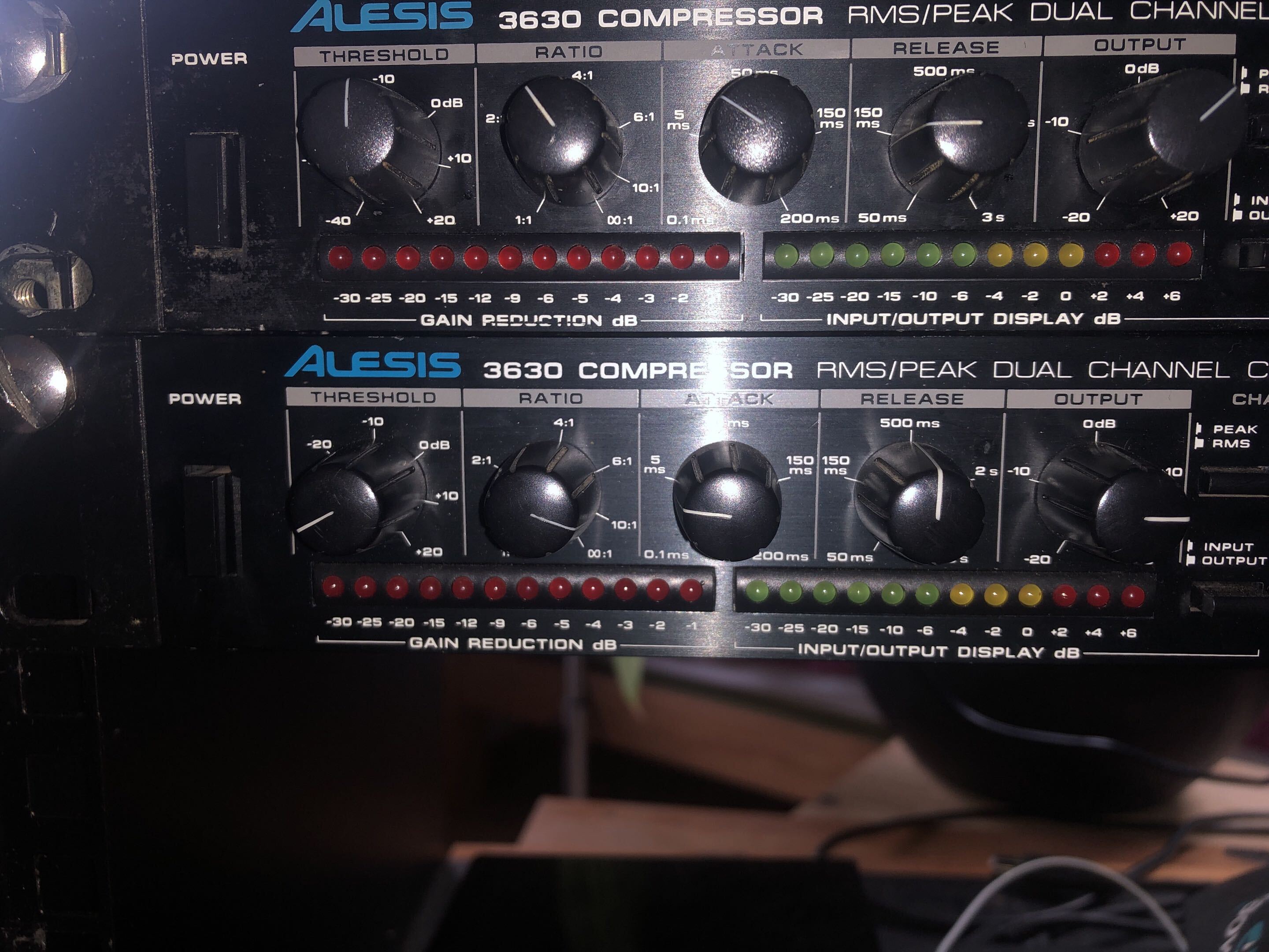 Alesis 3630 Compresseur - RÉSERVÉ 