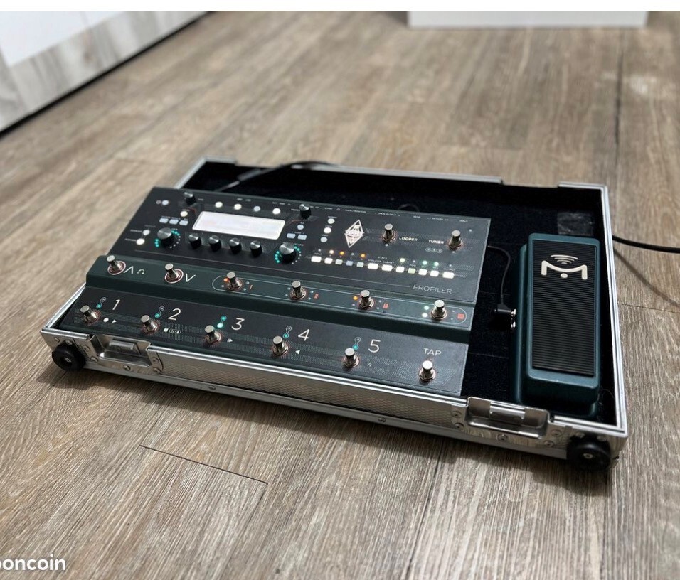 Kemper Profiler Stage MK1 + pédale expression + case de transport.