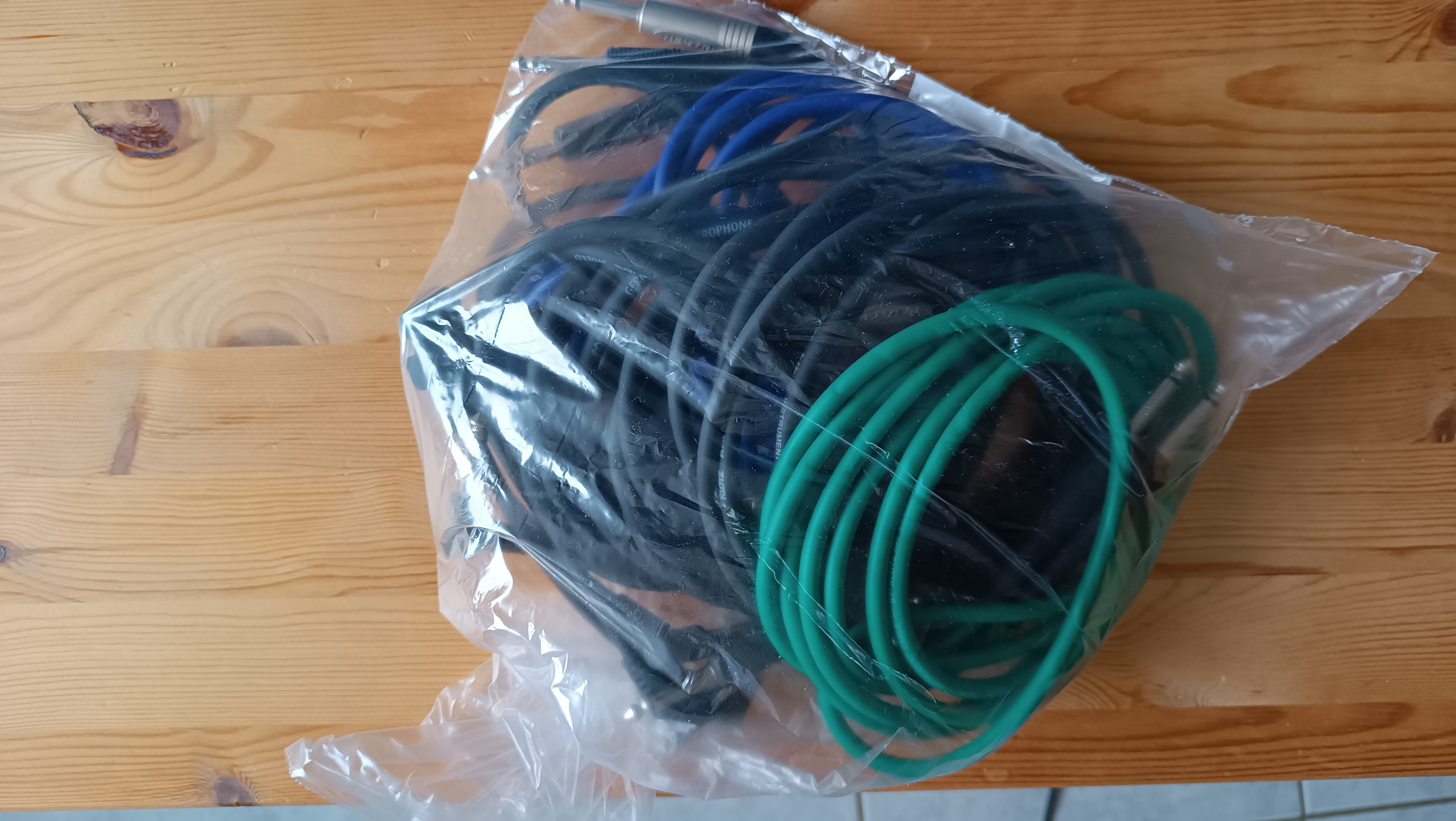 CABLES NEUFS POUR GUITARE ET AUTRES INSTRUMENTS