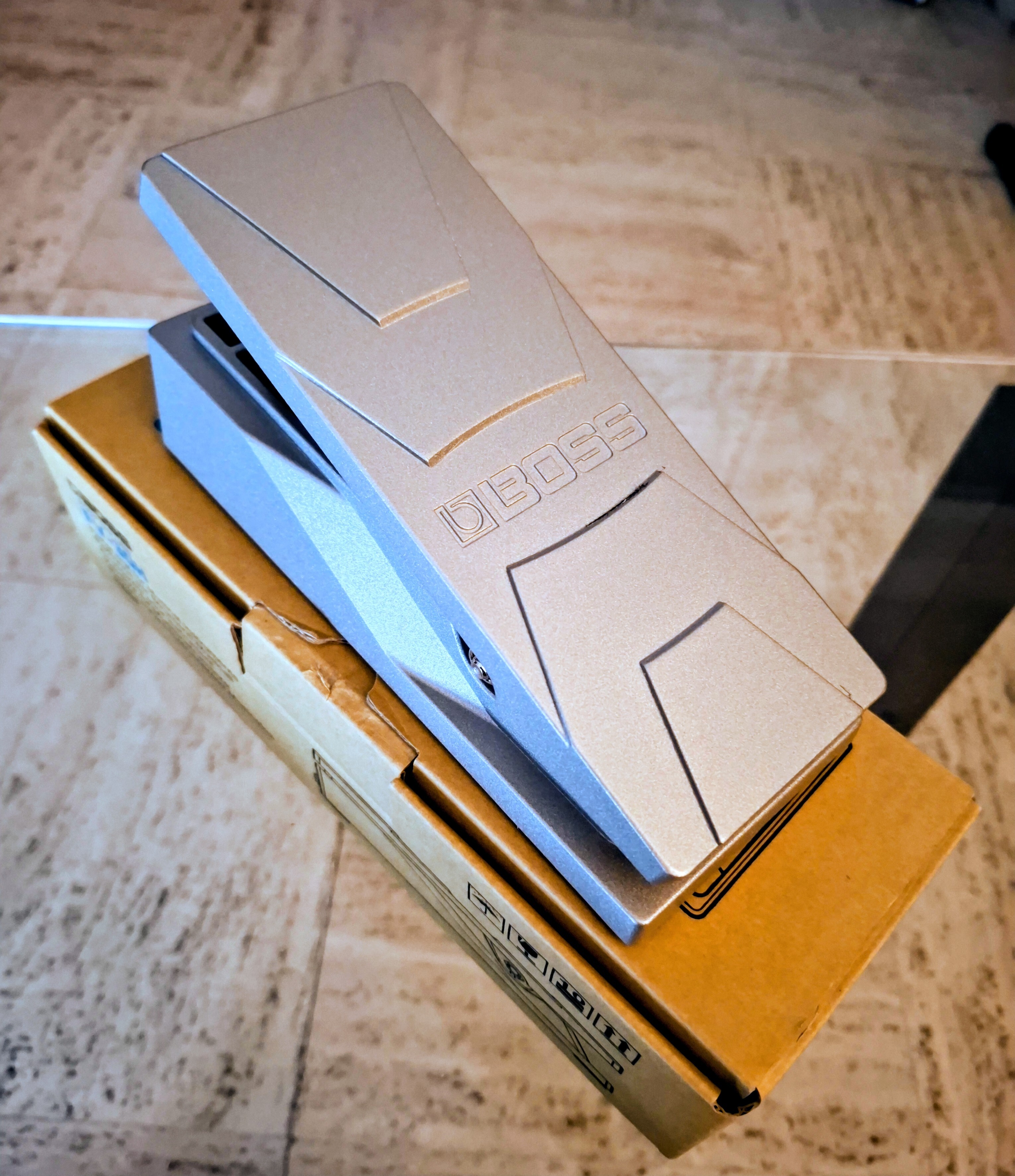 PÉDALE VOLUME BOSS FV 30 H NEUVE 
