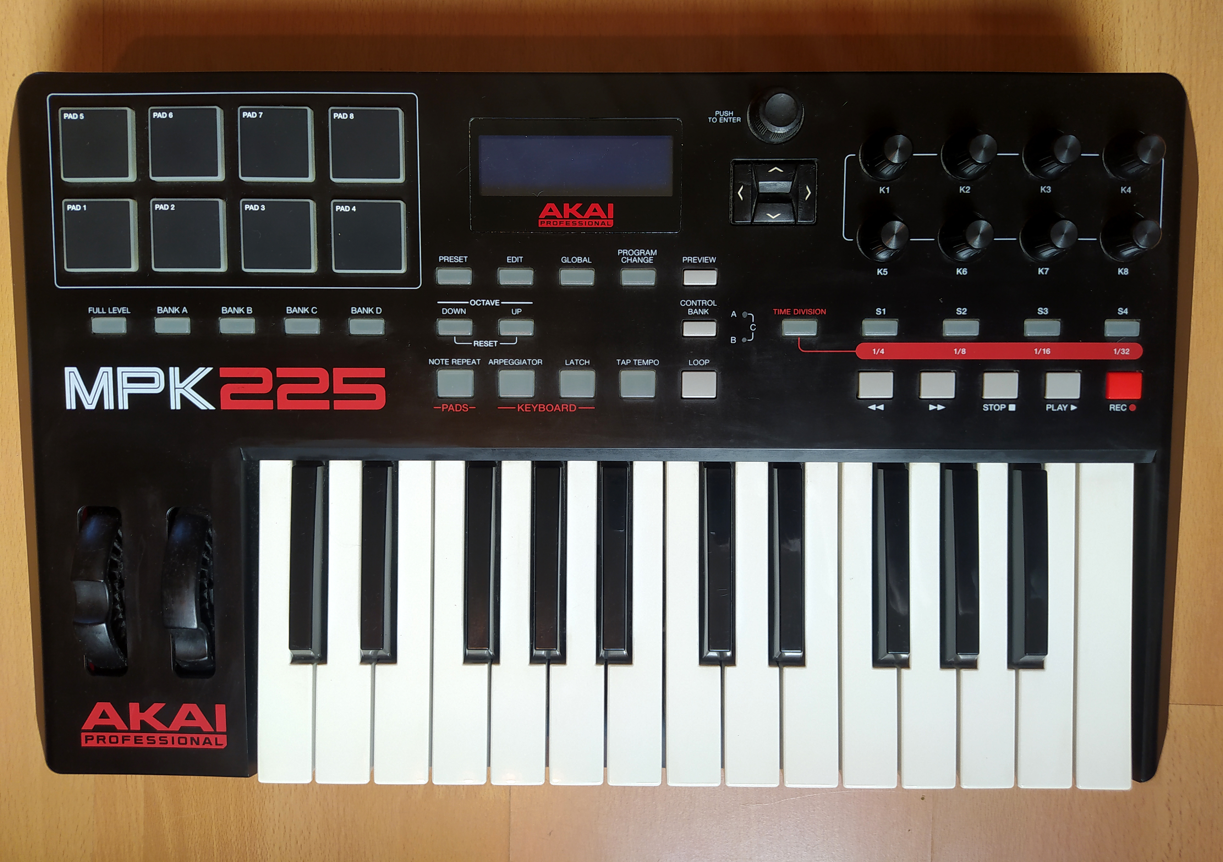 Clavier maître Akai MPK225