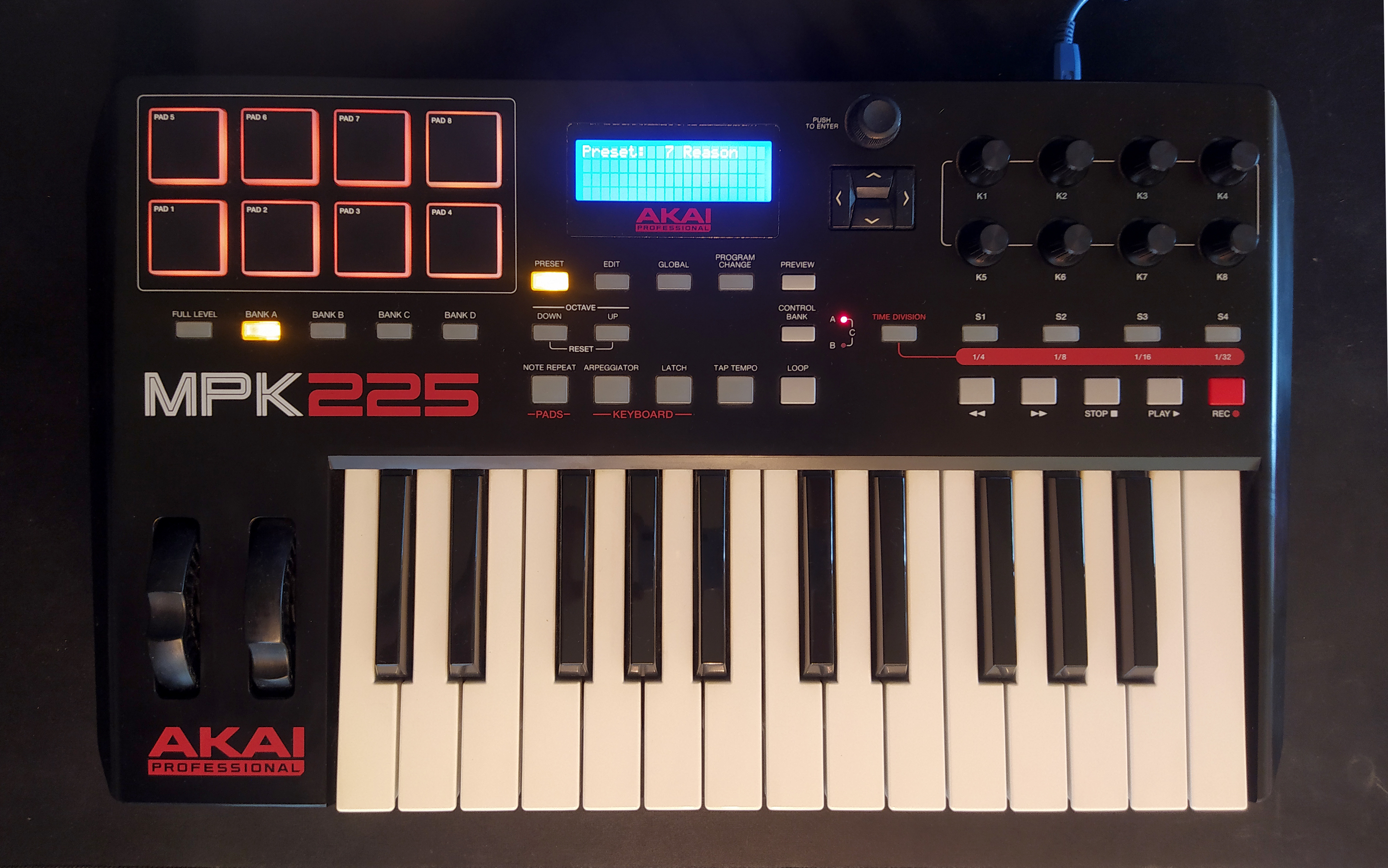 Akai Professional MPK225 (9969)