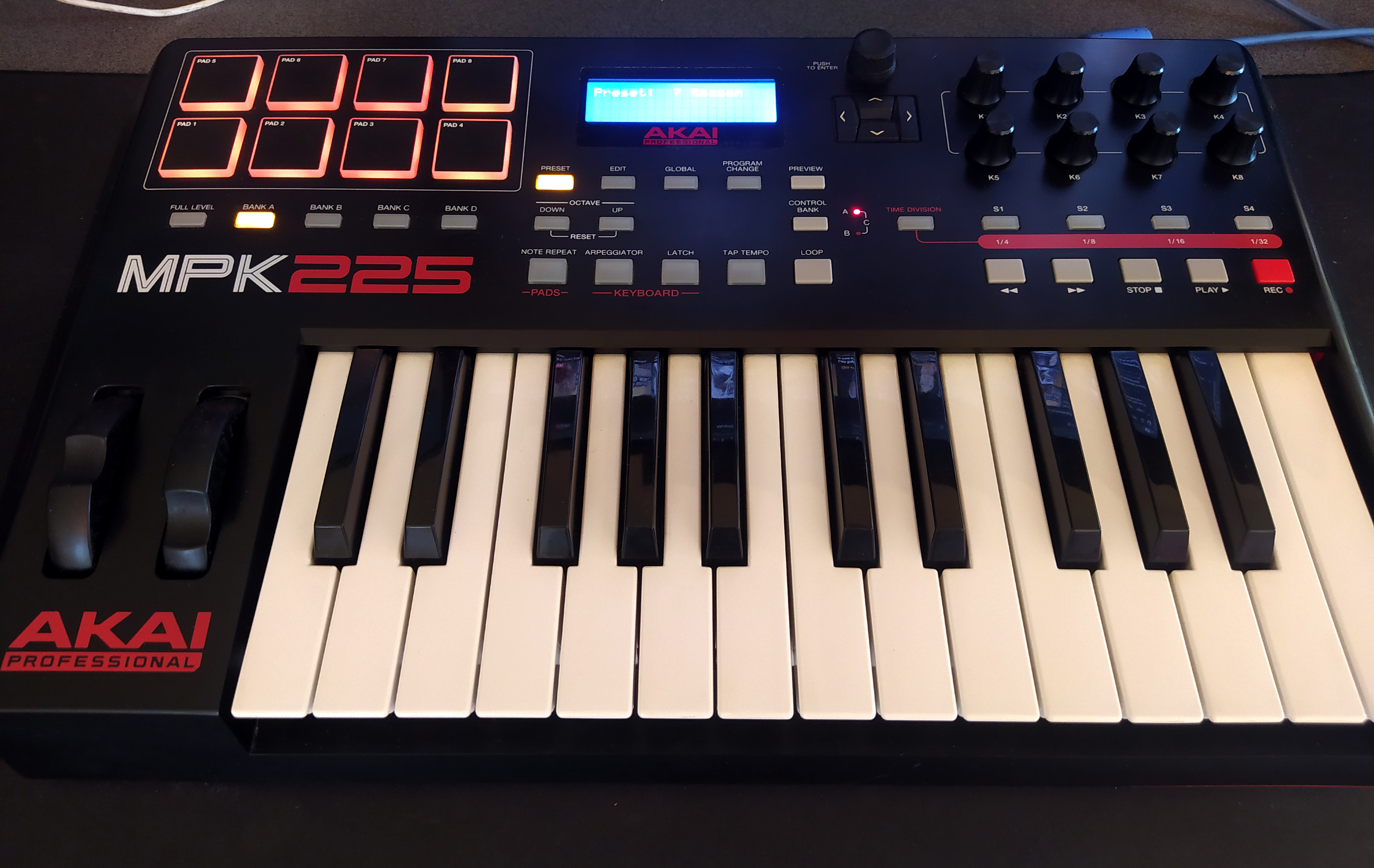 Akai Professional MPK225 (94922)