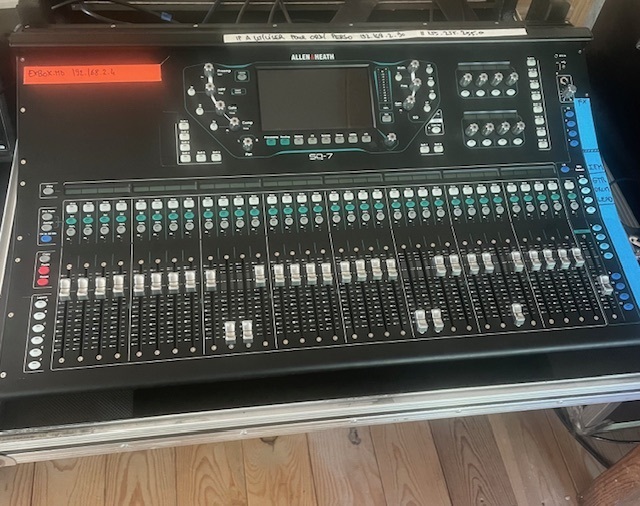 Vends Allen and Heath SQ-7 avec Flight.