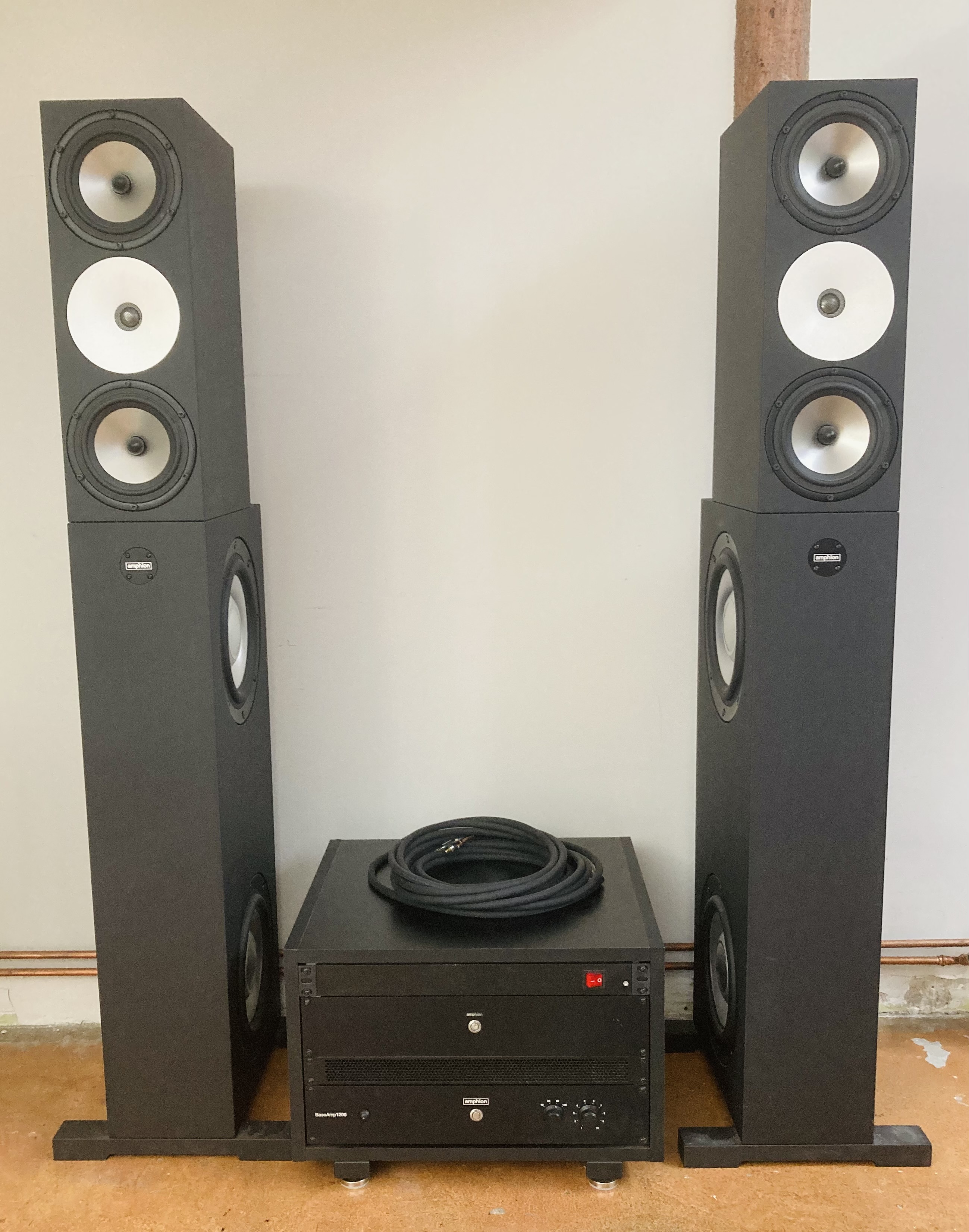 système complet AMPHION TWO 18 + BASE TWO 25 + amps