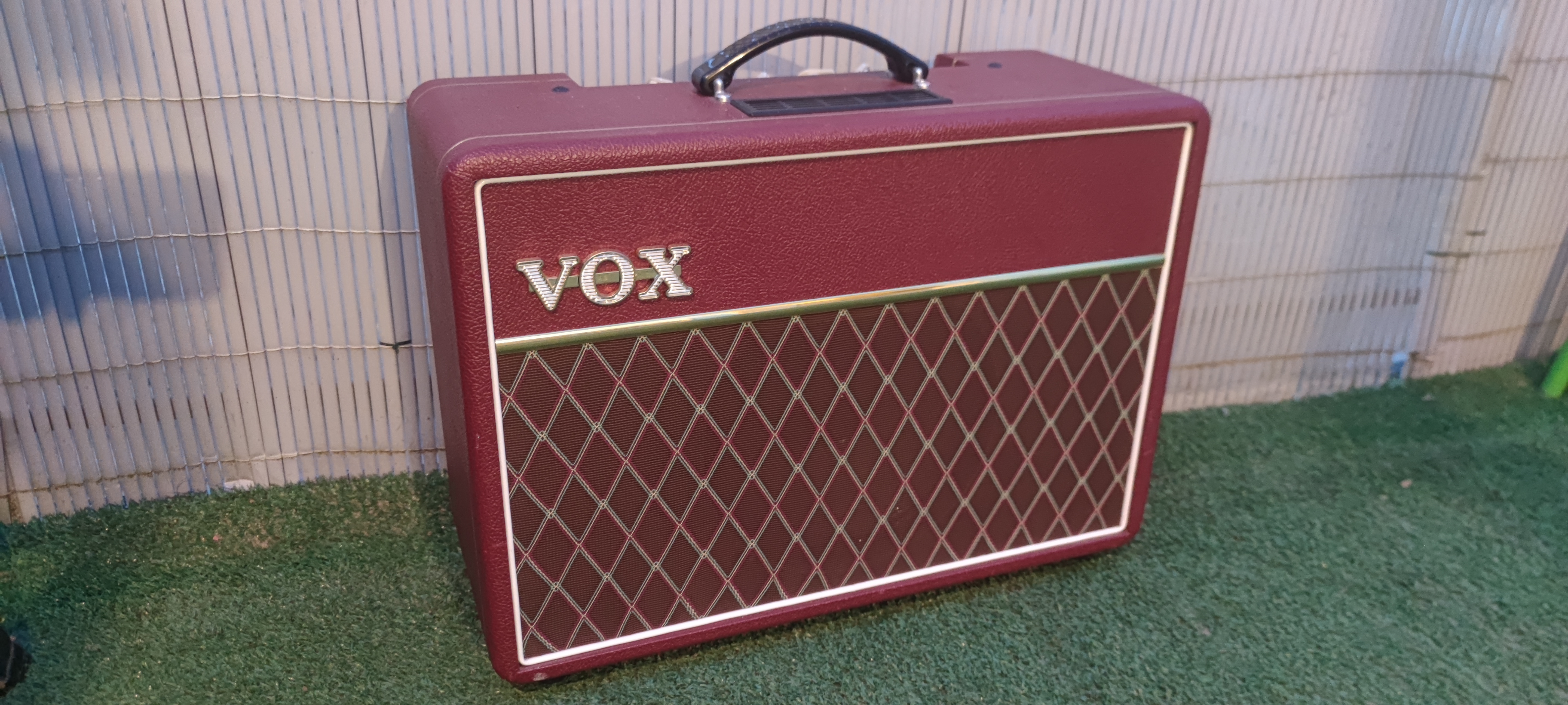 Vox AC10C1 custom red ?