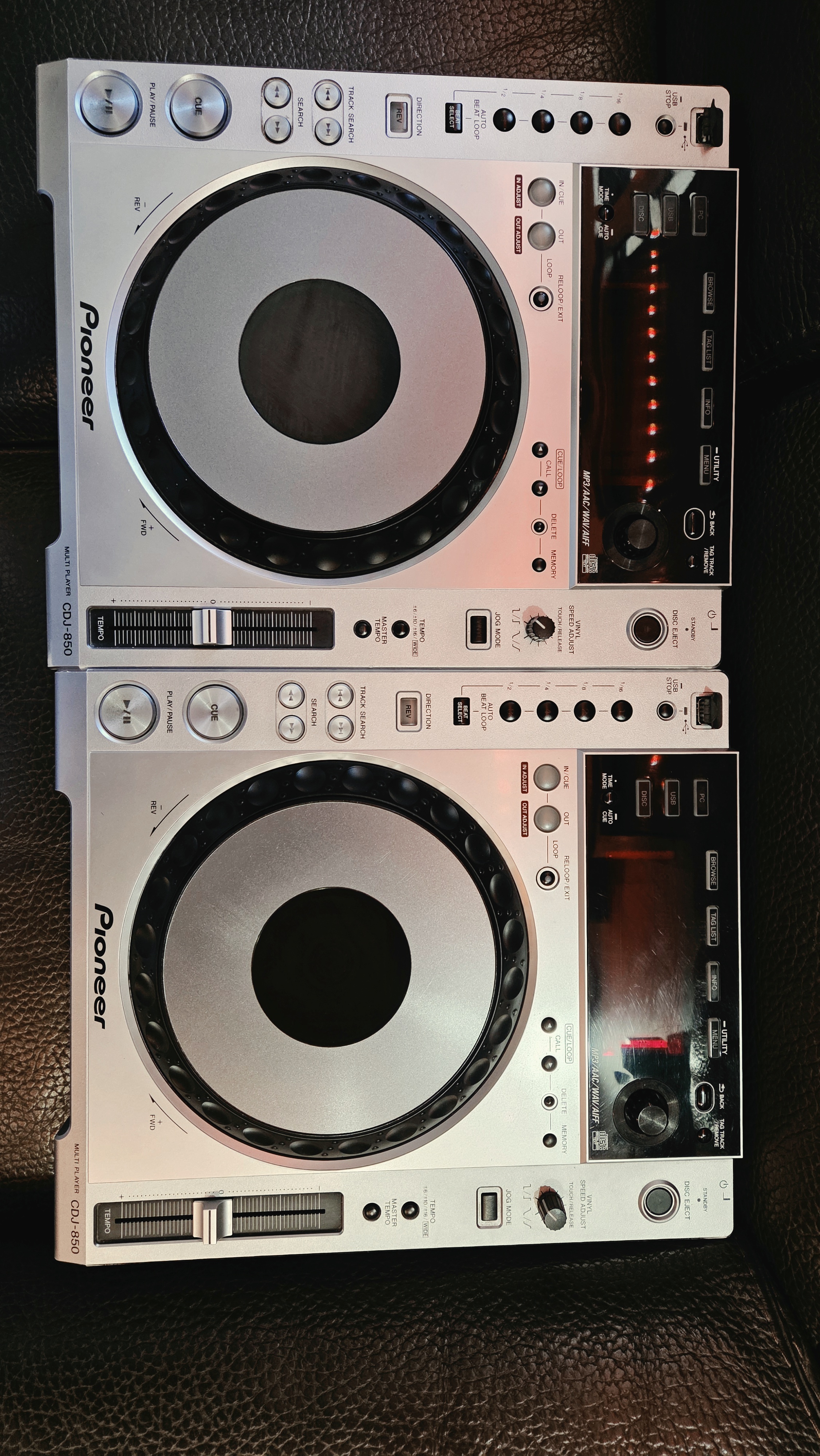 Pioneer CDJ-850 en bon état général.