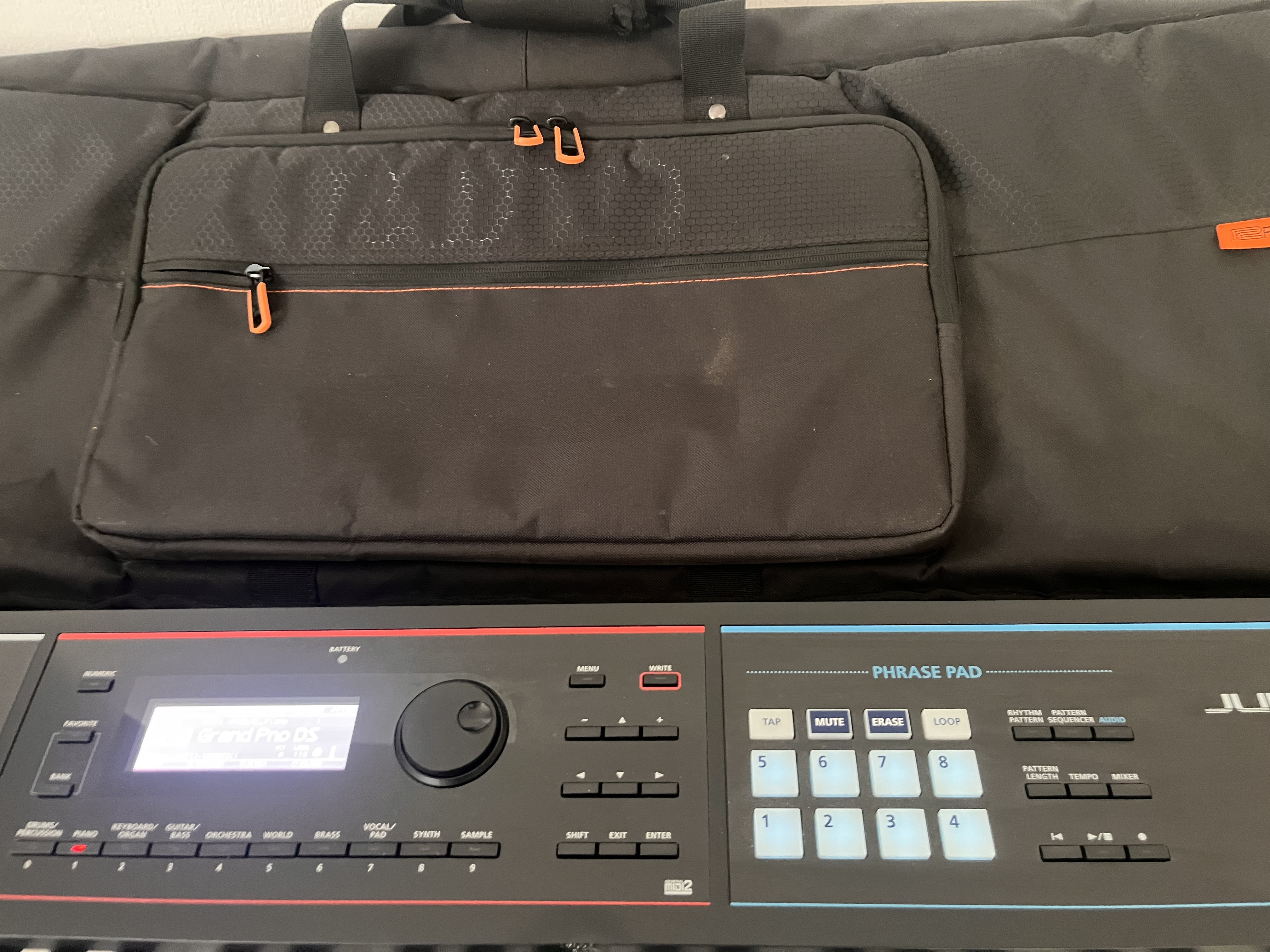Roland JUNO DS 
