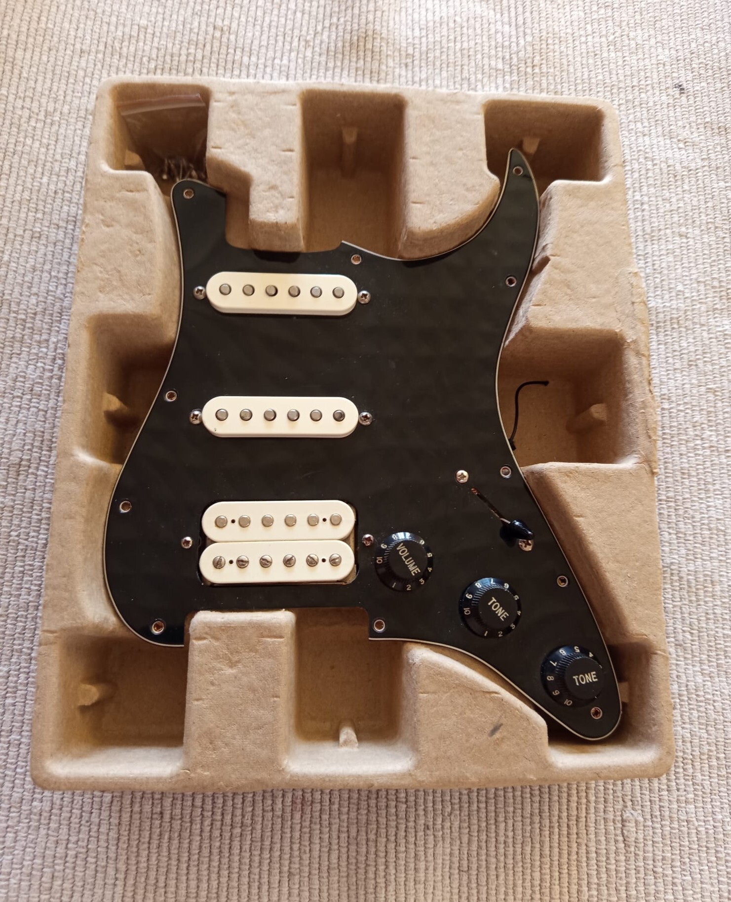Fender Pickguard avec Micros HSS