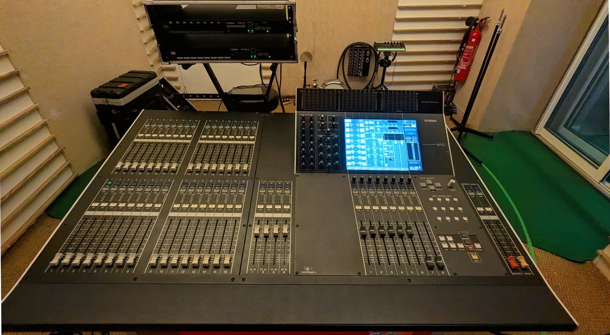 Yamaha M7CL-32 Channel Mixer 2010s + stages box
