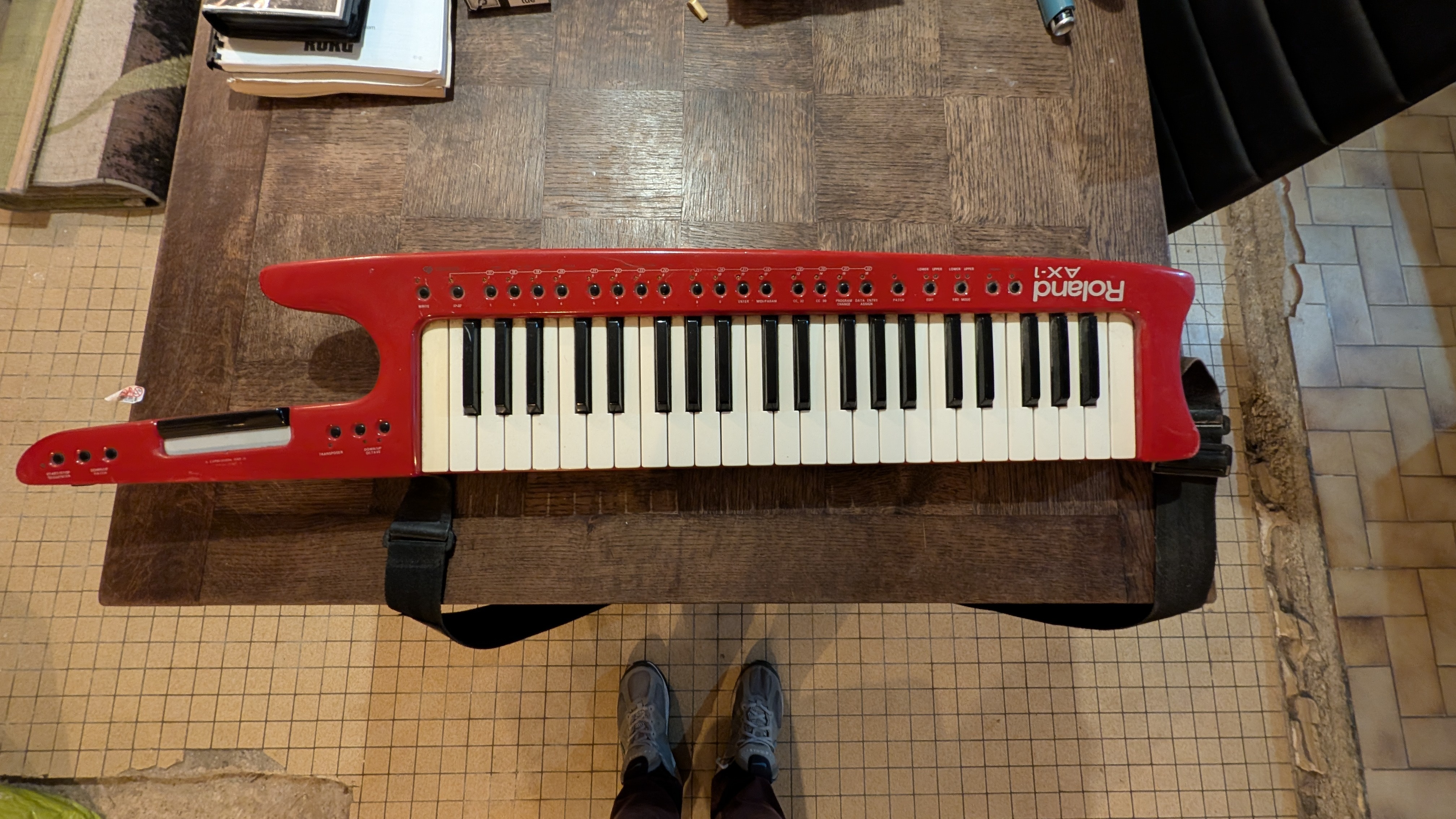 Roland AX-1 Rouge (Keytar) – Pour pièces ou restauration / Fonctionnement inconnu