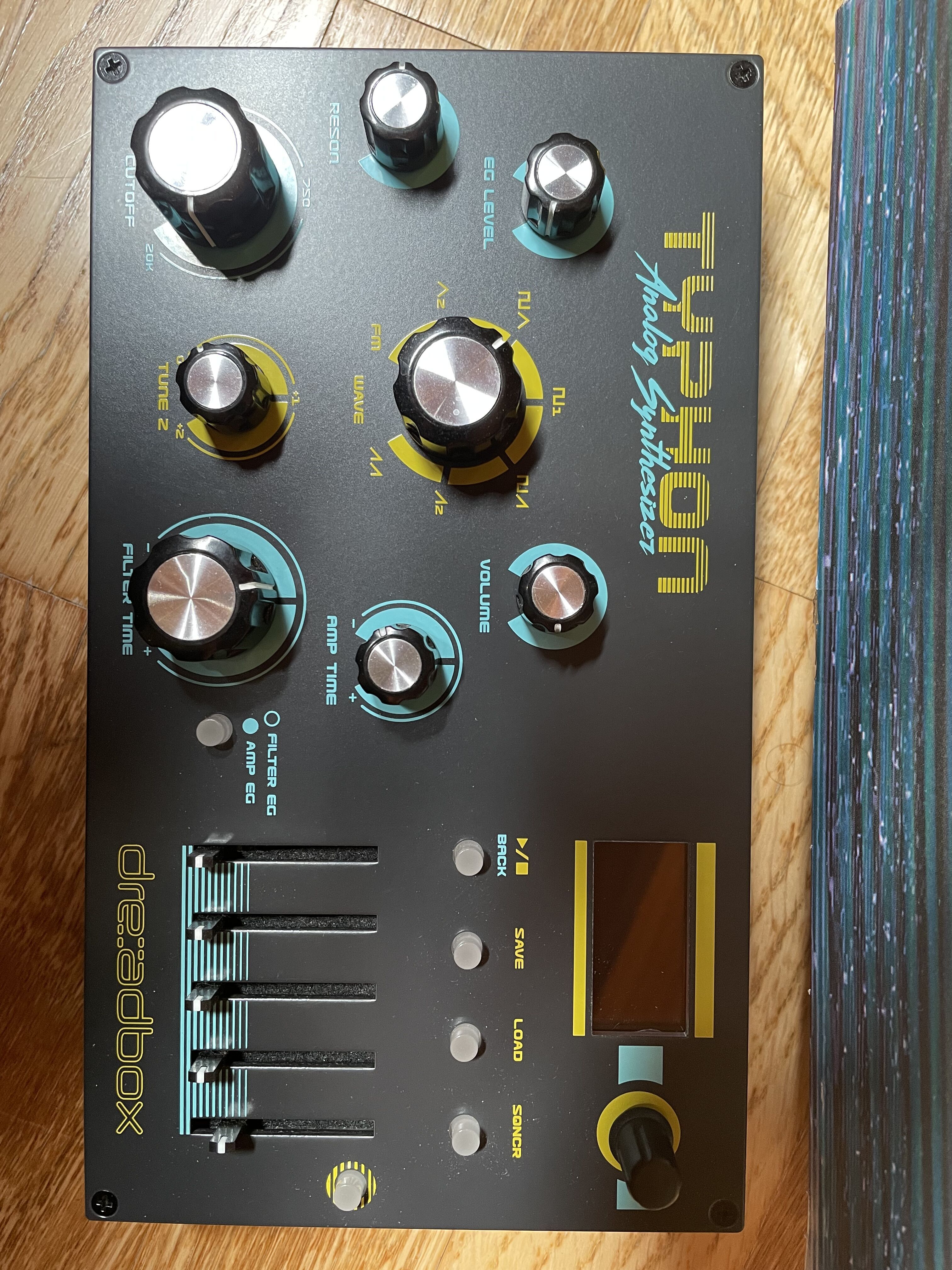 Vends Dreadbox Typhon en parfait état.