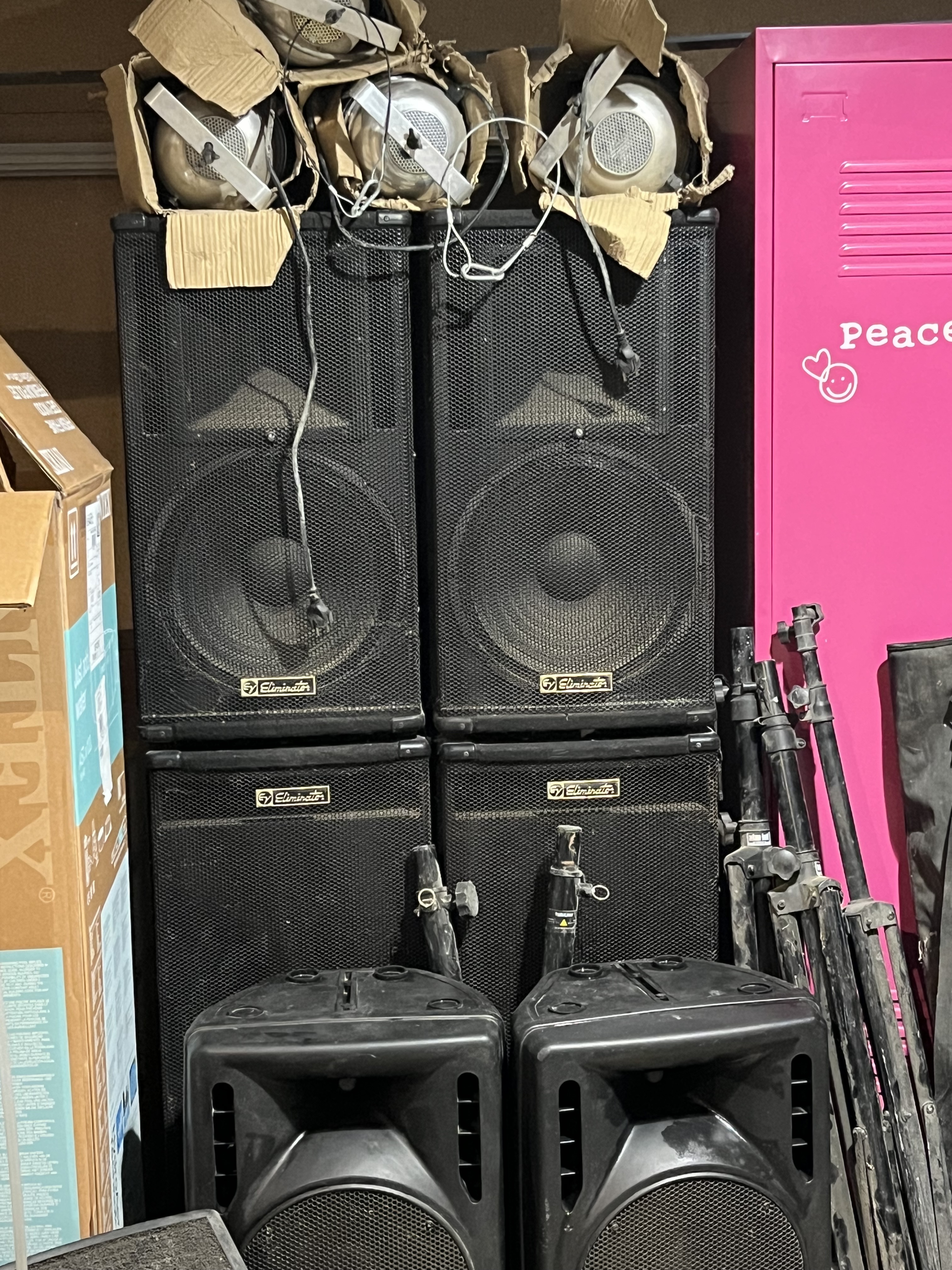 Système son complet 1500w + retour + jeu de lumière et tables dmx